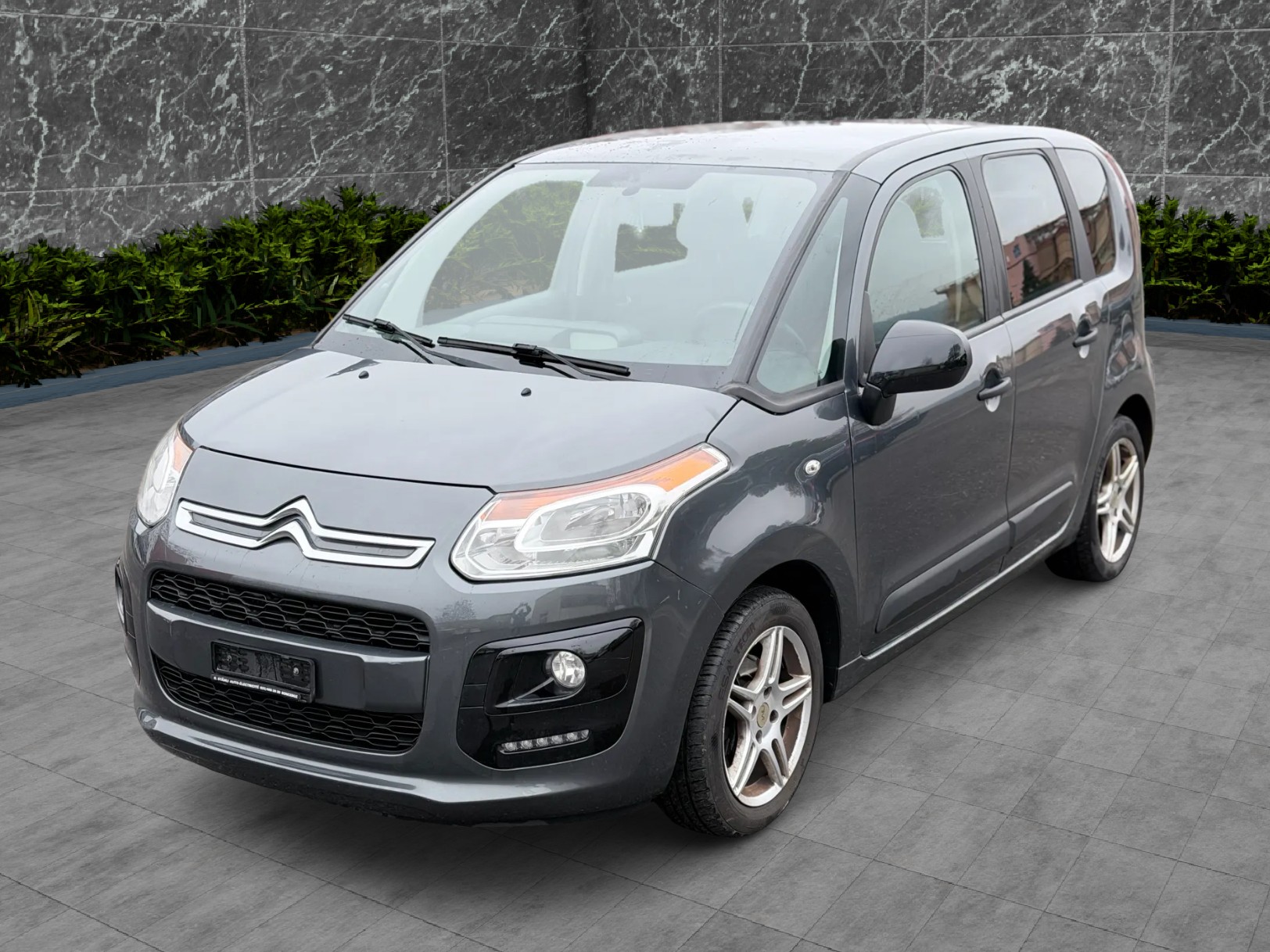 Car photo