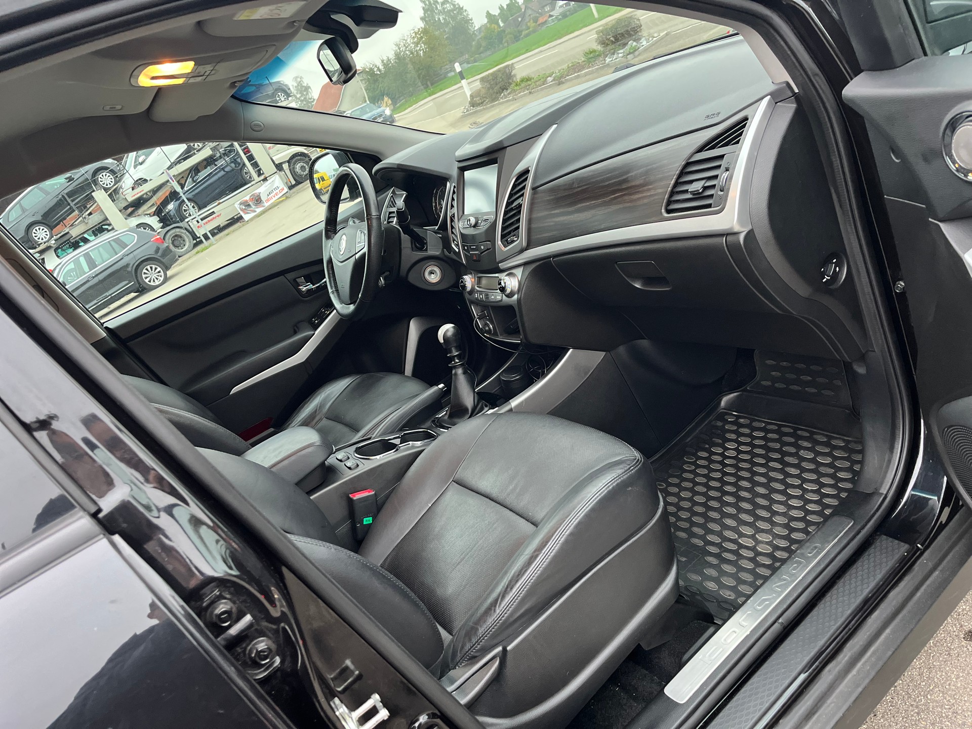 KGM-SsangYong Korando 2.2 e-XDi Sapphire 4WD-image-10