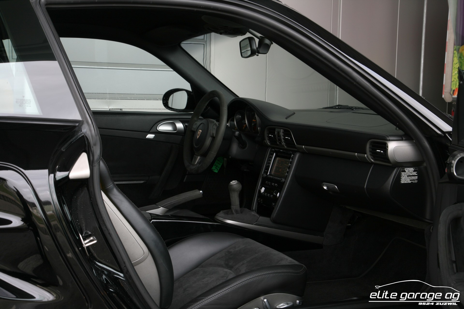 PORSCHE 911 GT2-image-15