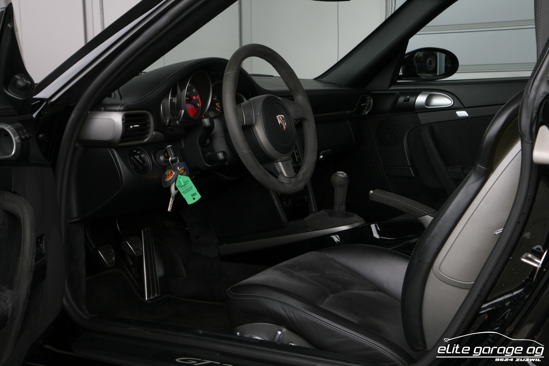 PORSCHE 911 GT2-image-13