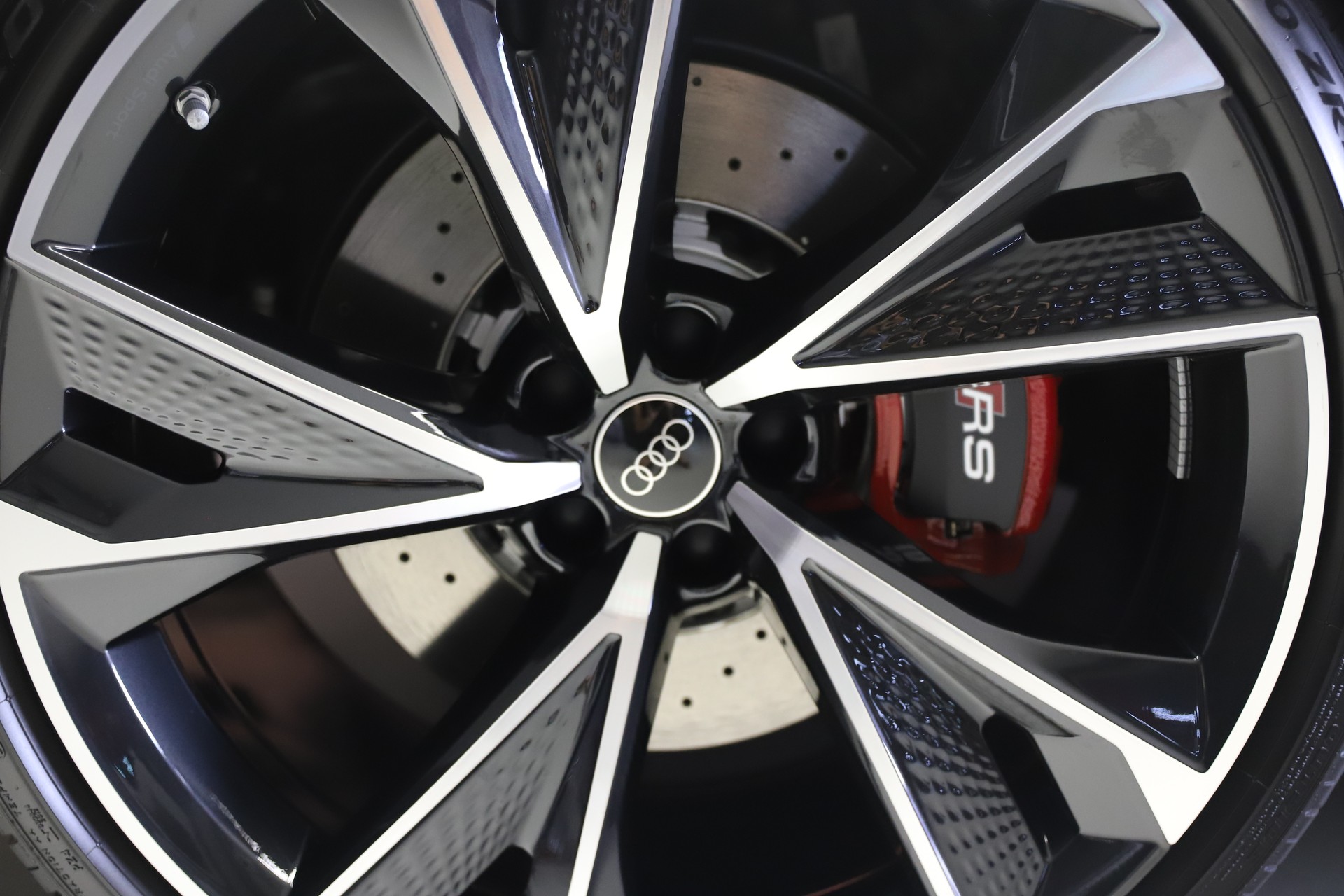 AUDI RS6 Avant 4.0 TFSI V8 quattro-image-15