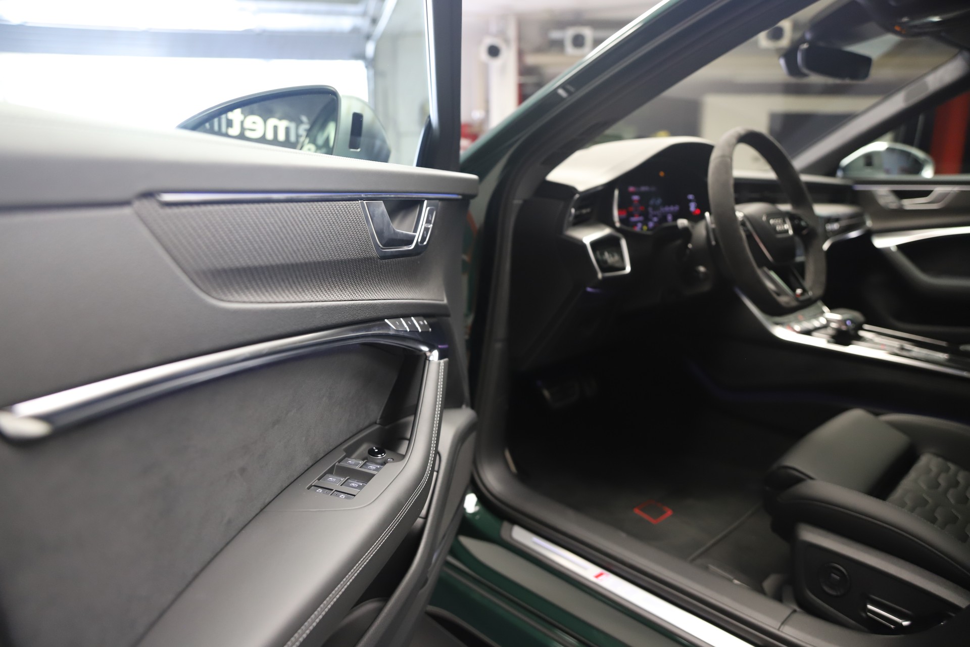 AUDI RS6 Avant 4.0 TFSI V8 quattro-image-6
