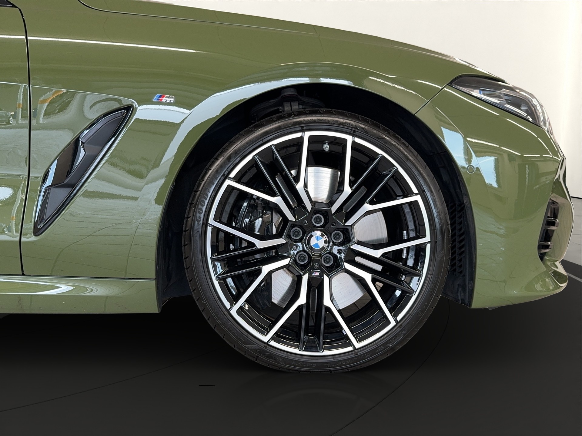 BMW 840i xDrive-image-6