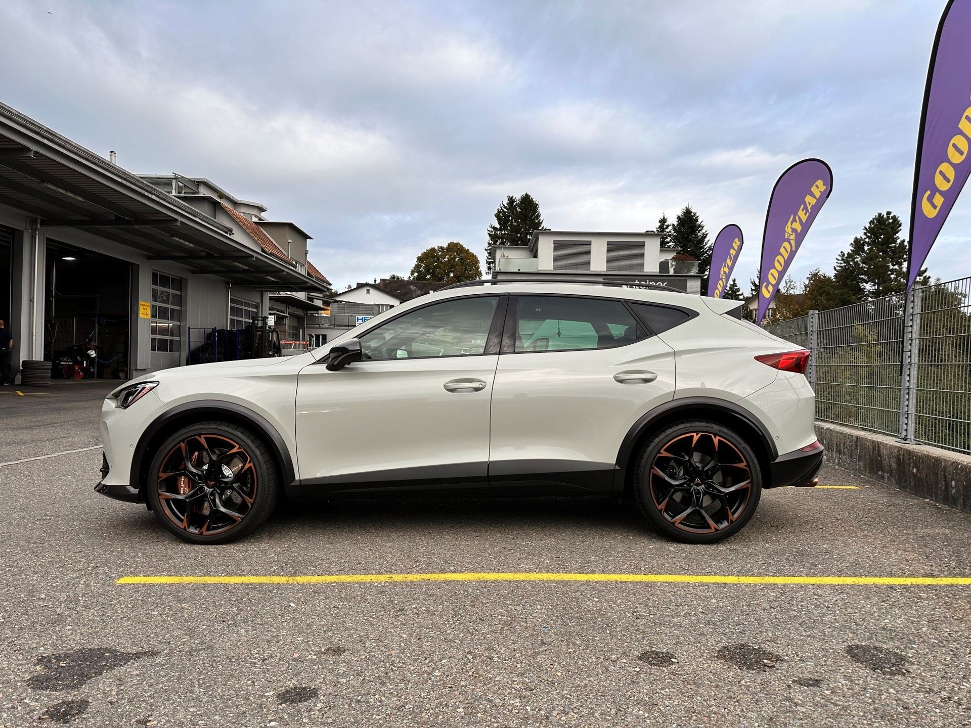 CUPRA Formentor 2.5TSI VZ5 Taiga Grey 4Drive DSG-image-0