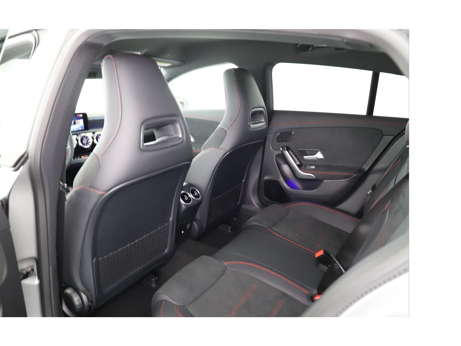 MERCEDES-BENZ CLA SB 250 8G-DCT 4M-image-9