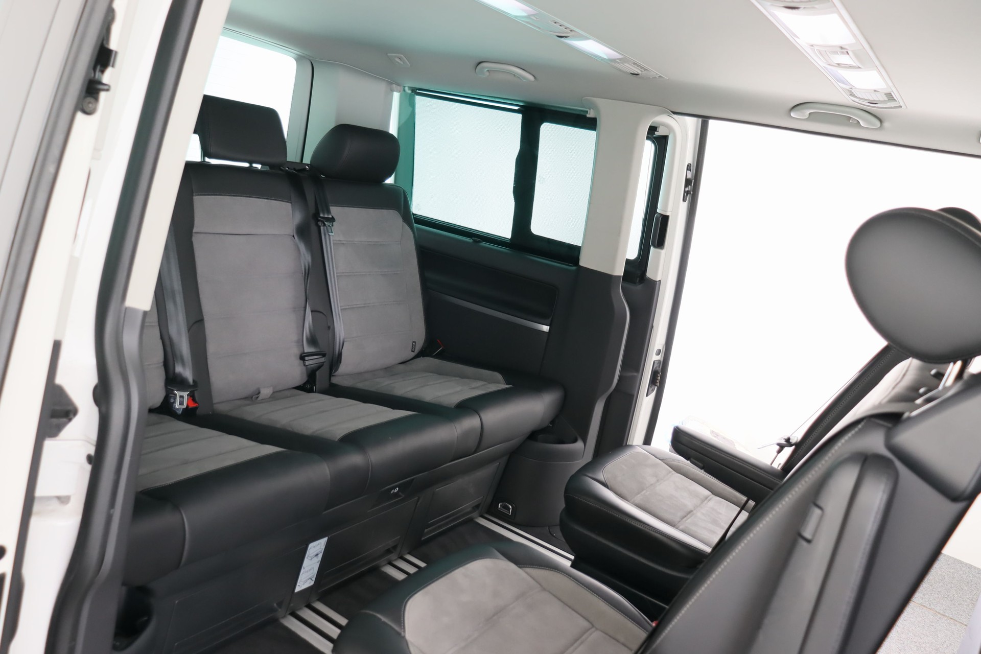 VW T6.1 Multivan 2.0 Bi-TDI Highline 4Motion DSG-image-14