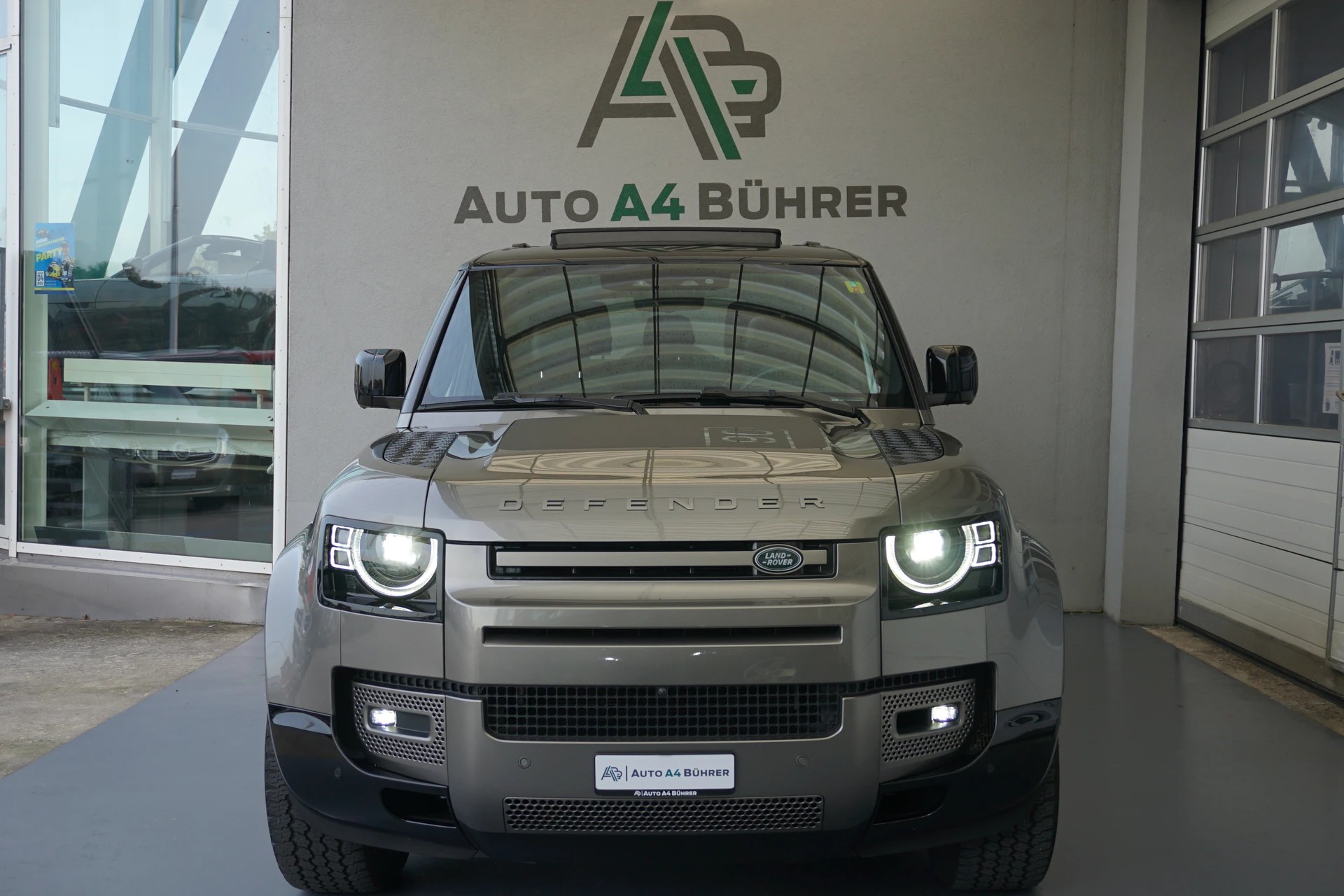 LAND ROVER Defender90 I6 250 X-D SE 250PS 4x4-image-8