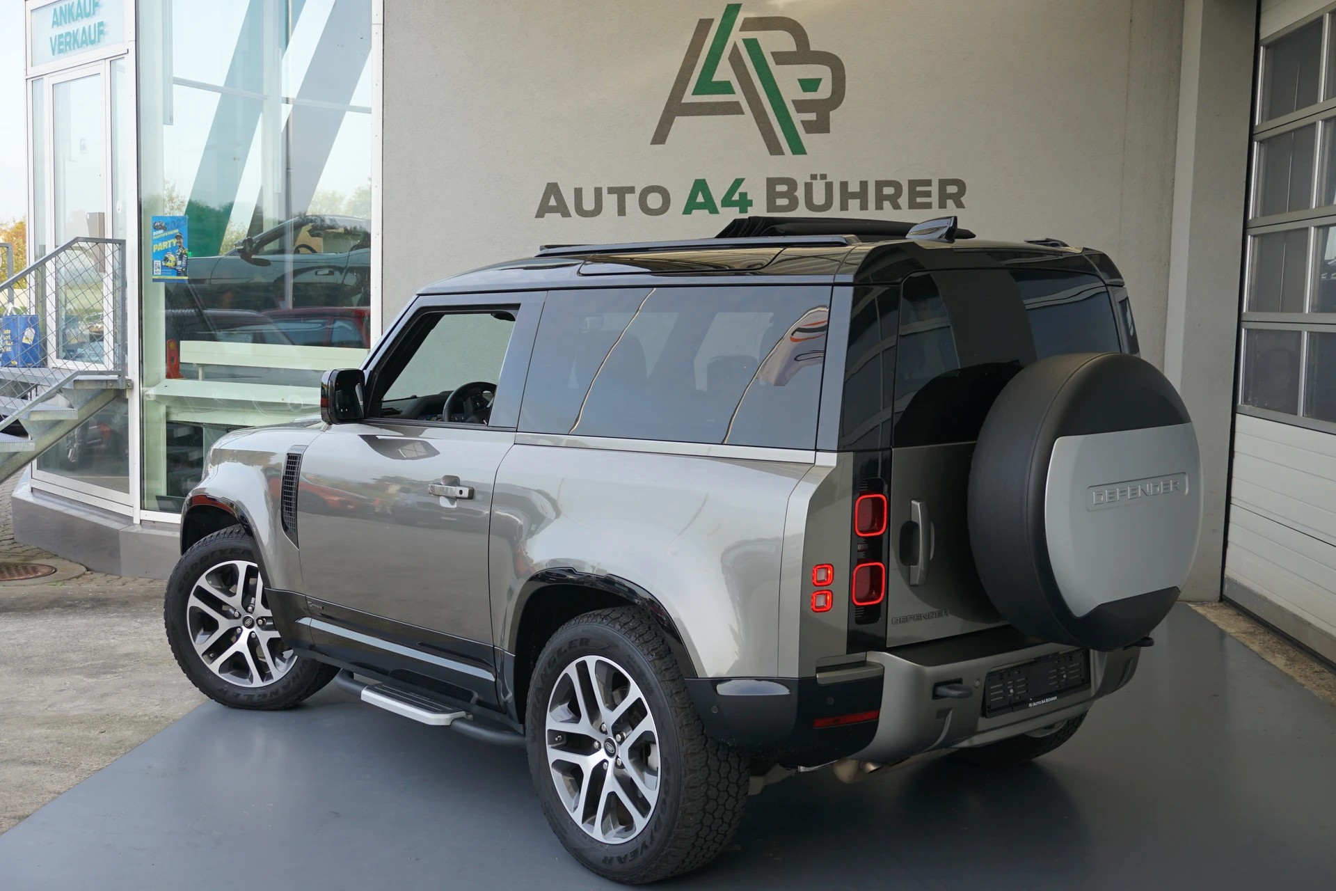 LAND ROVER Defender90 I6 250 X-D SE 250PS 4x4-image-5