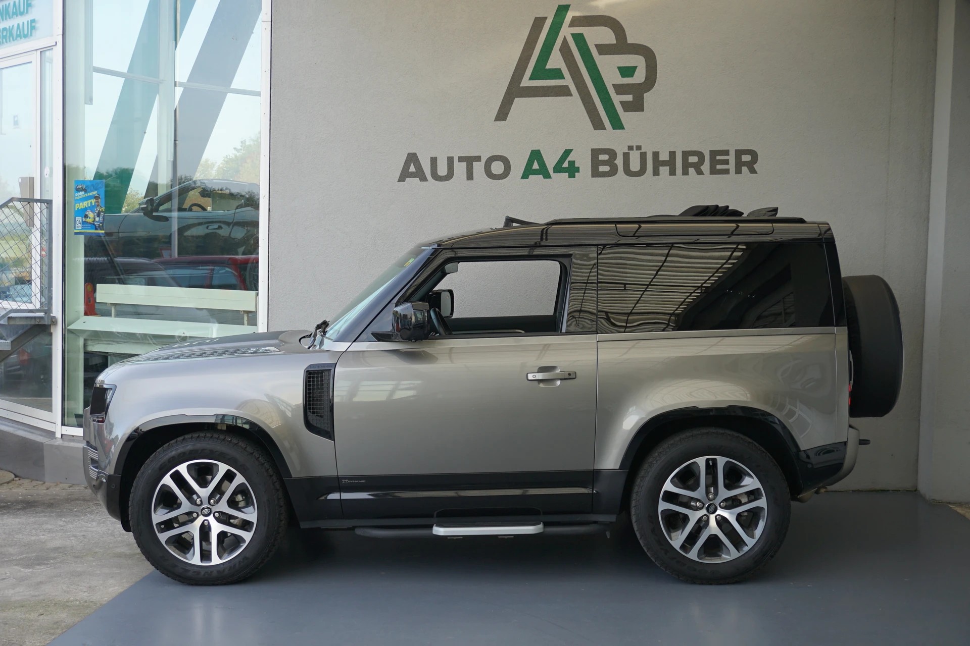 LAND ROVER Defender90 I6 250 X-D SE 250PS 4x4-image-0