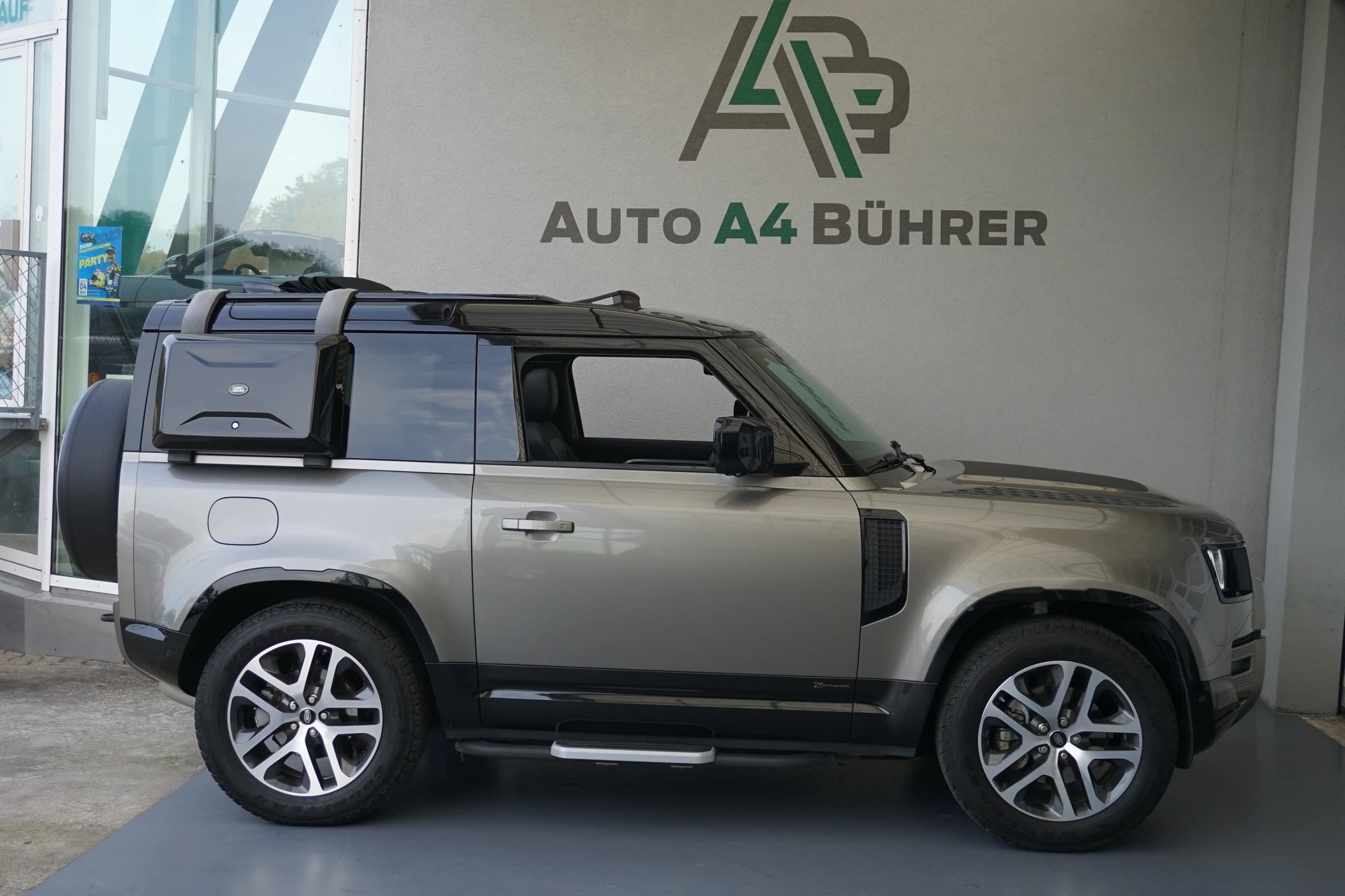 LAND ROVER Defender90 I6 250 X-D SE 250PS 4x4-image-4