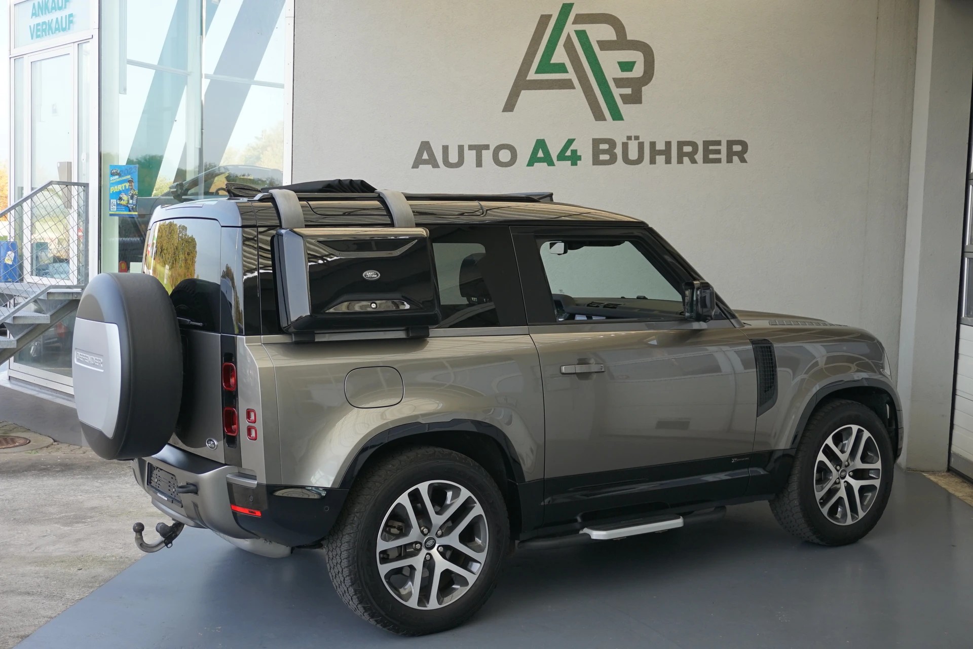 LAND ROVER Defender90 I6 250 X-D SE 250PS 4x4-image-6