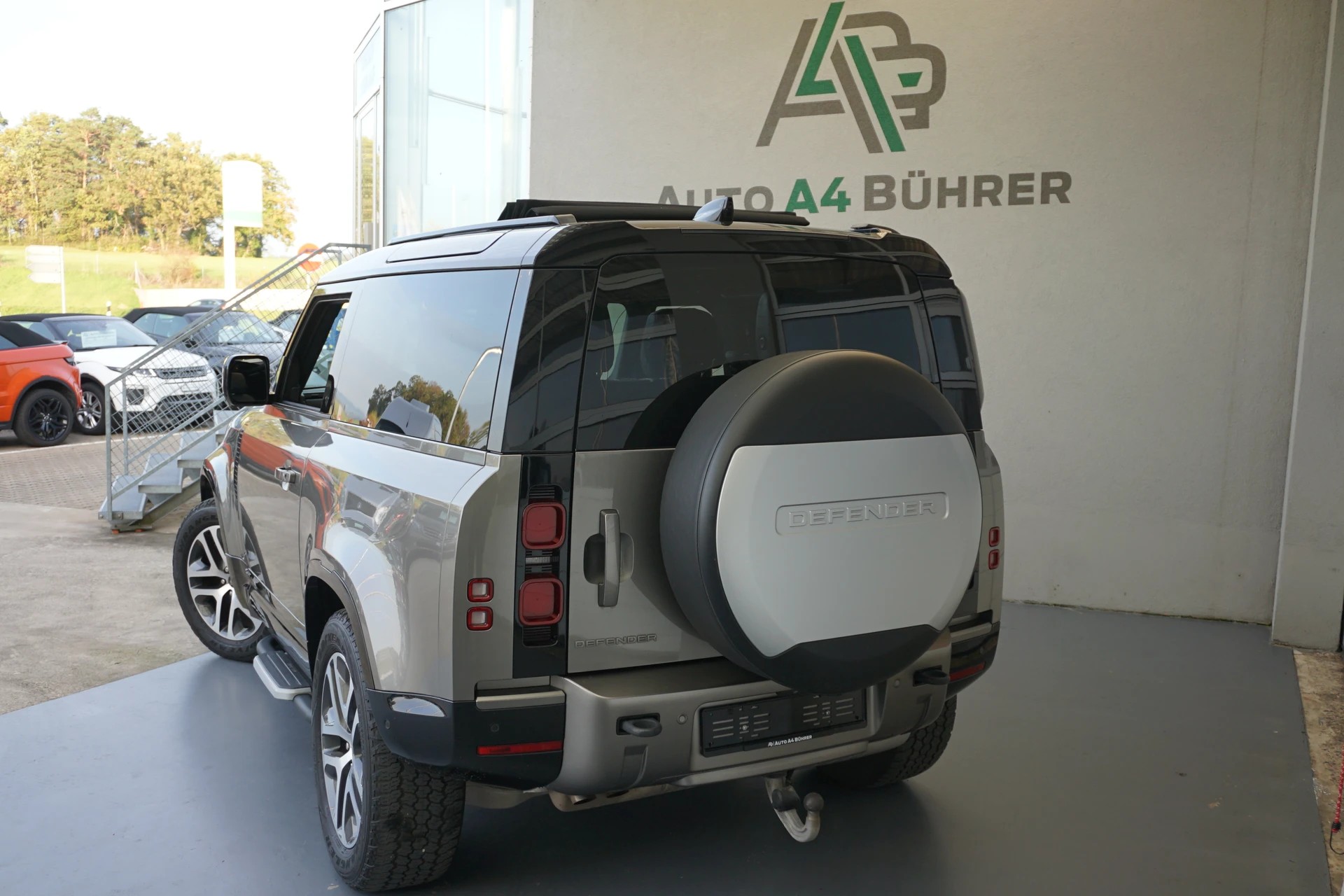 LAND ROVER Defender90 I6 250 X-D SE 250PS 4x4-image-7
