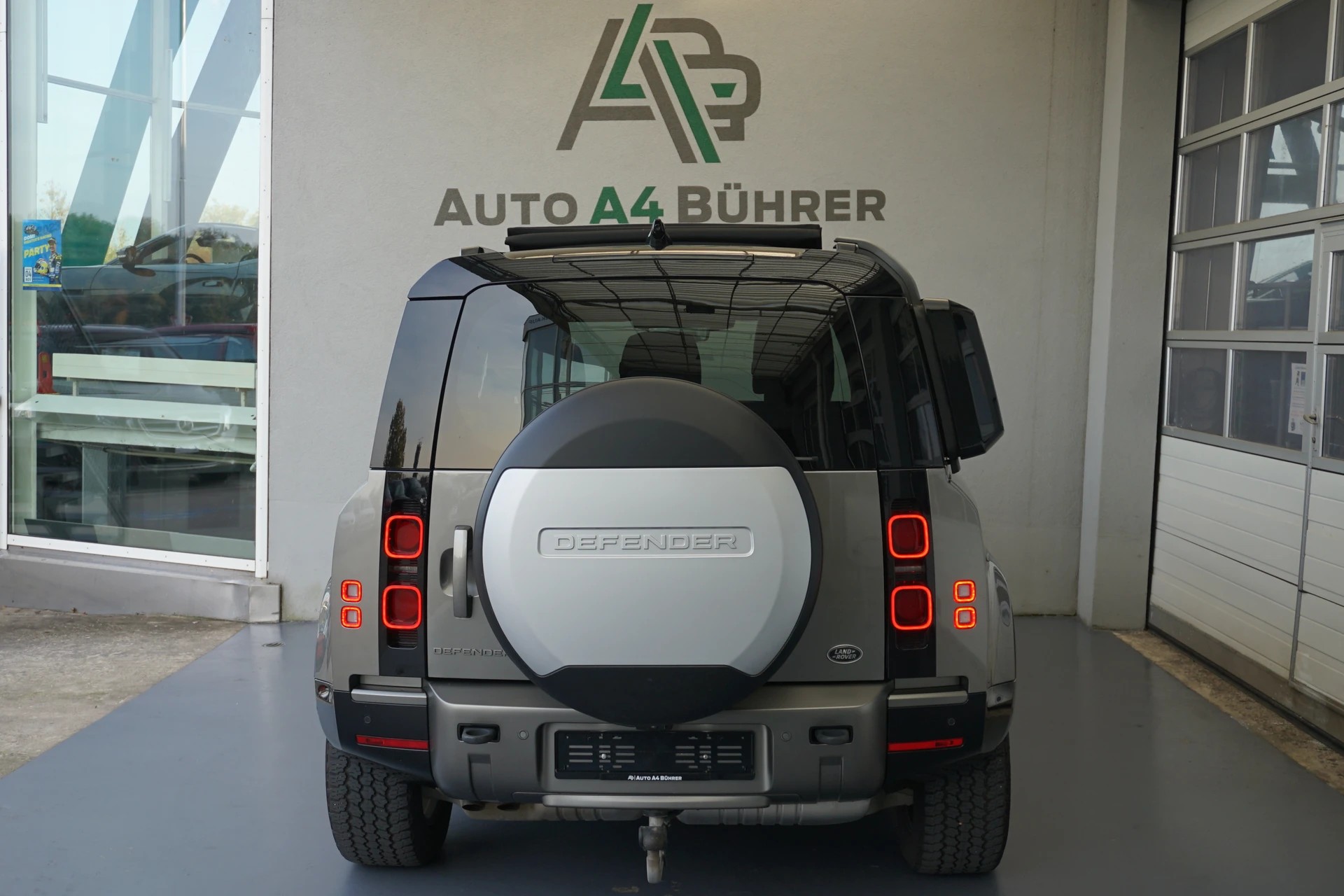 LAND ROVER Defender90 I6 250 X-D SE 250PS 4x4-image-9
