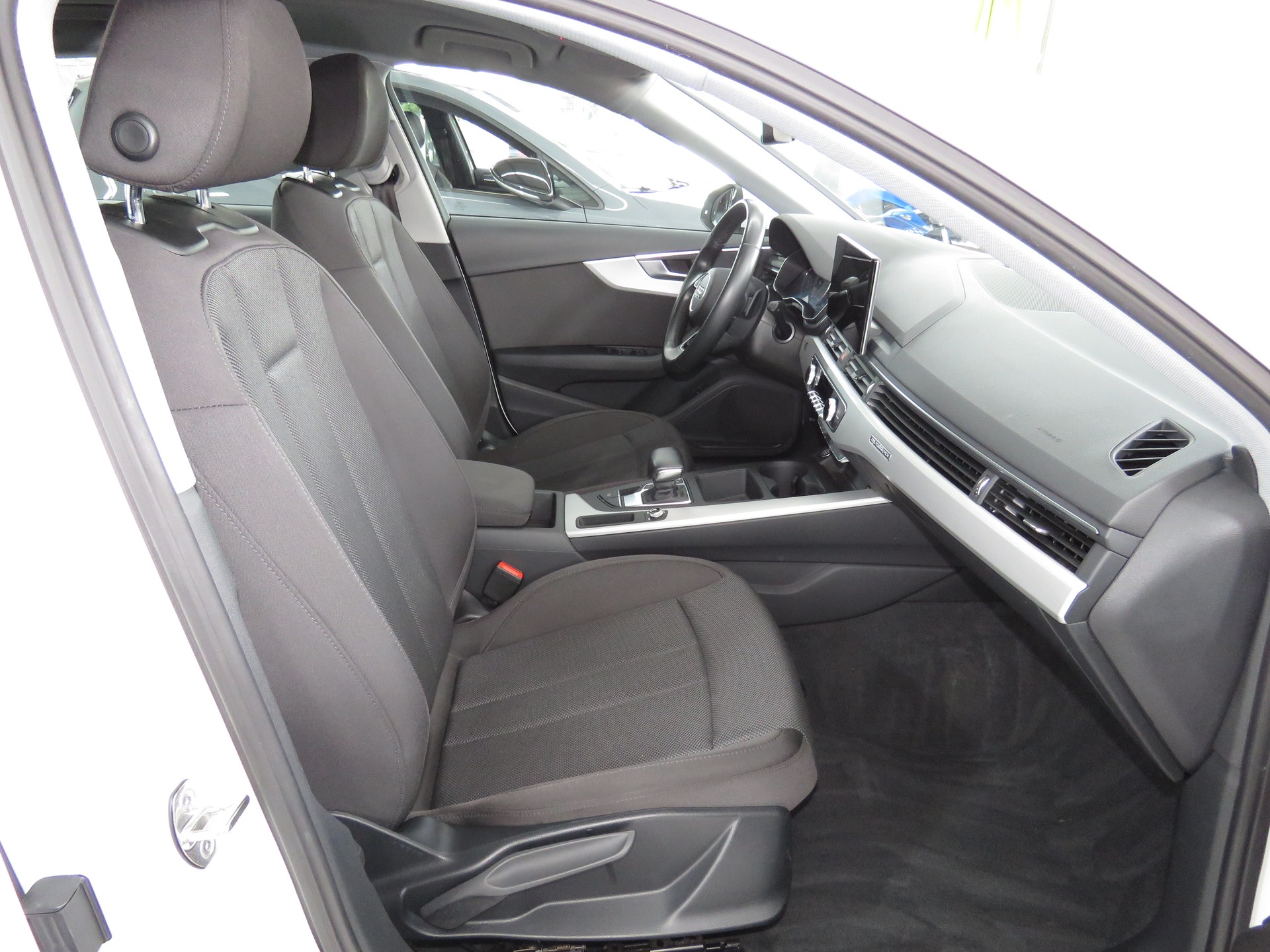 AUDI A4 Avant 40 TDI S line Attraction Quattro S-tronic (Automat)-image-12