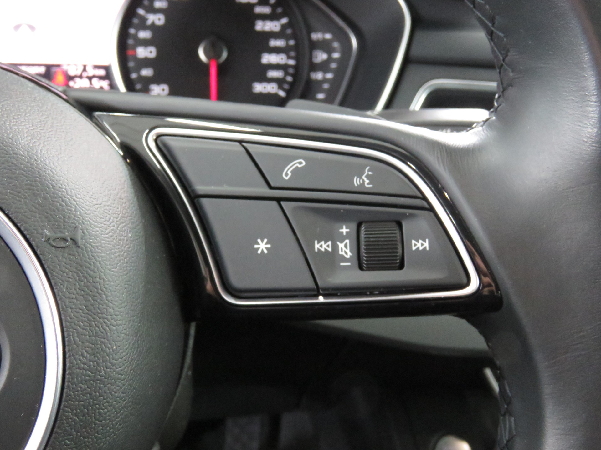 AUDI A4 Avant 40 TDI S line Attraction Quattro S-tronic (Automat)-image-23