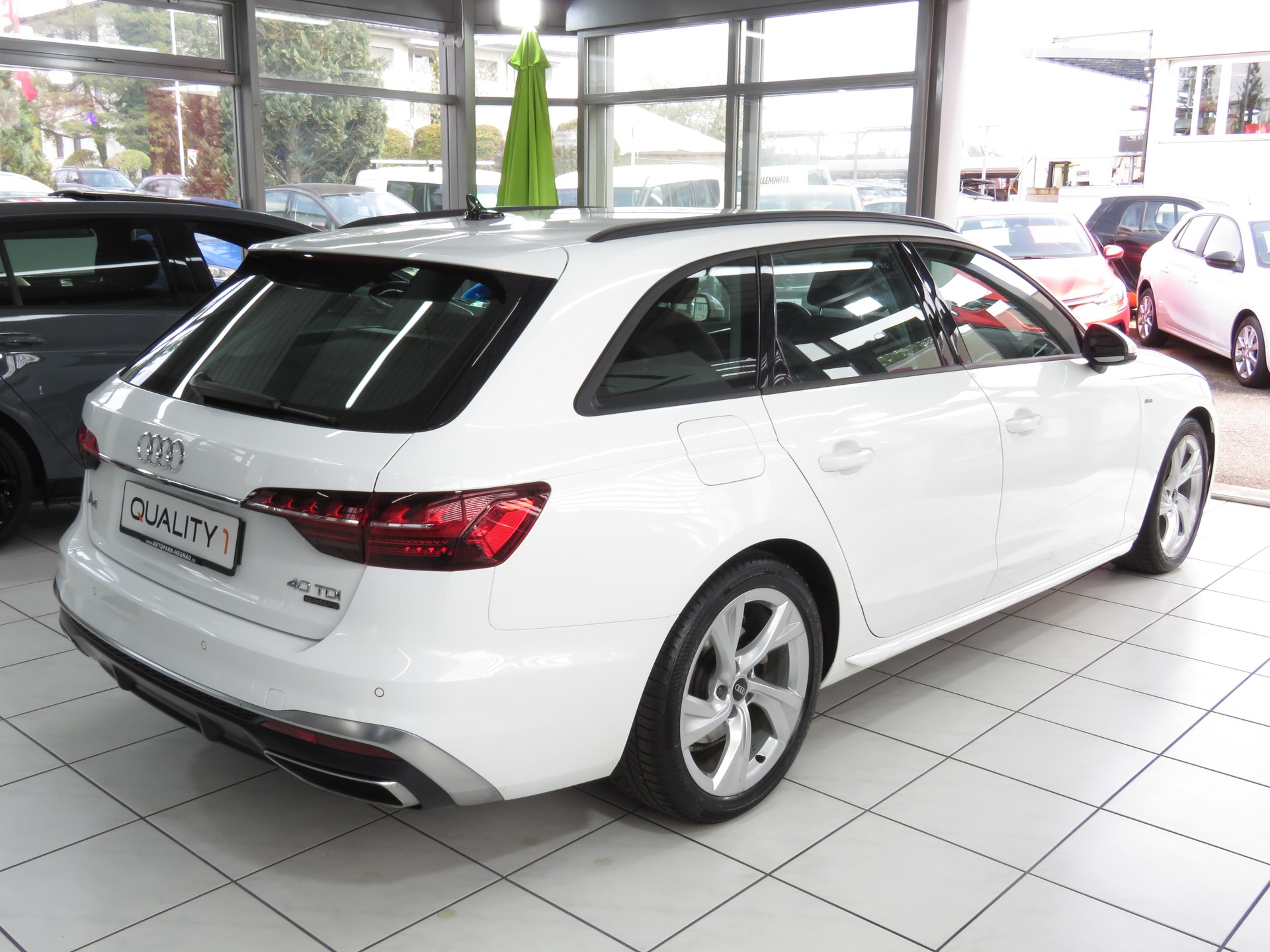 AUDI A4 Avant 40 TDI S line Attraction Quattro S-tronic (Automat)-image-3