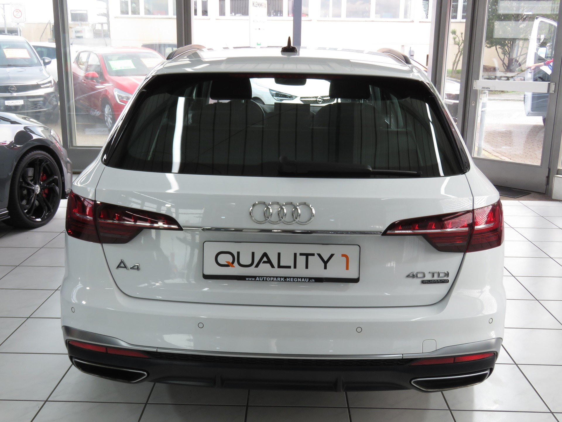 AUDI A4 Avant 40 TDI S line Attraction Quattro S-tronic (Automat)-image-4