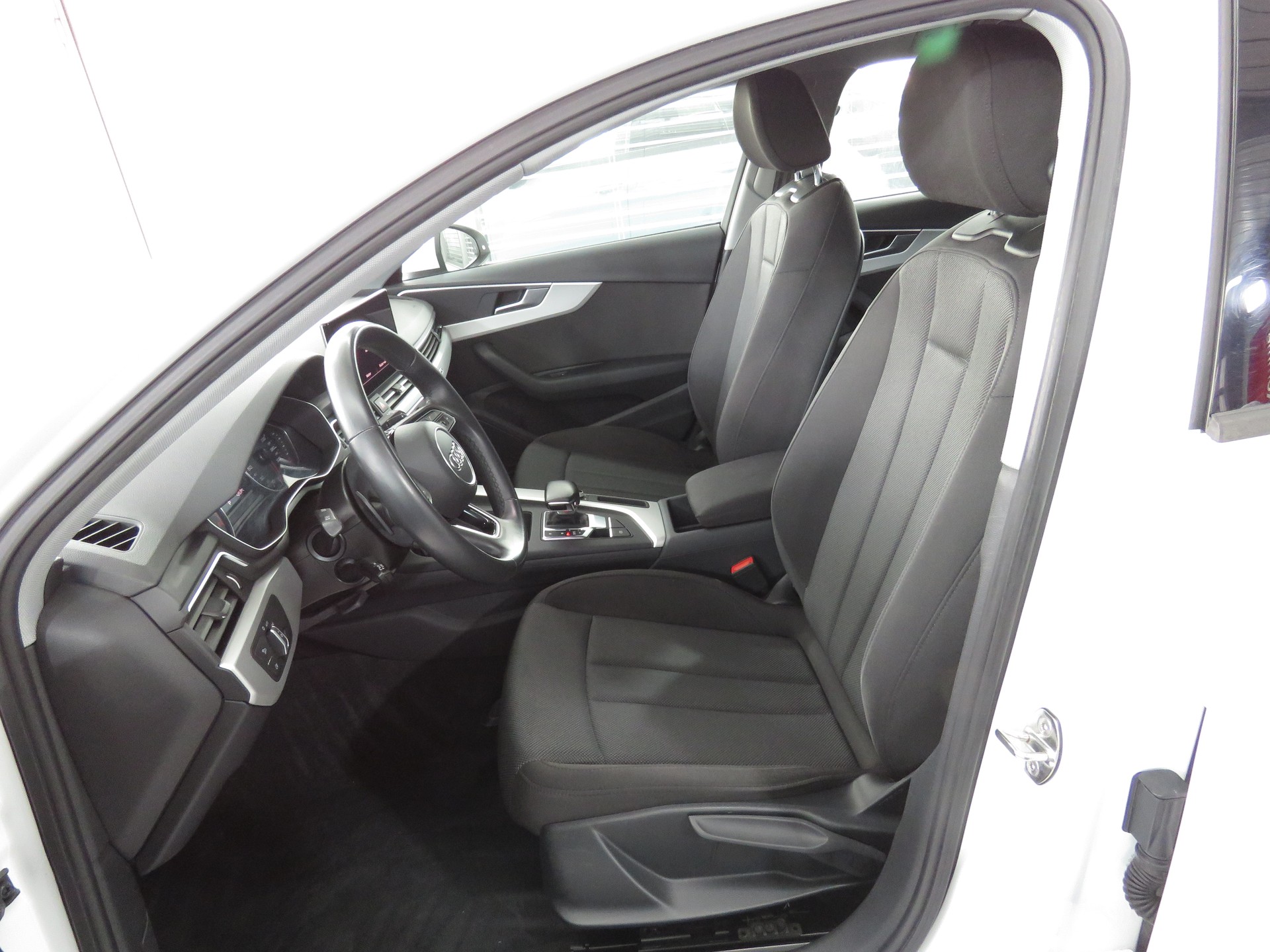AUDI A4 Avant 40 TDI S line Attraction Quattro S-tronic (Automat)-image-7