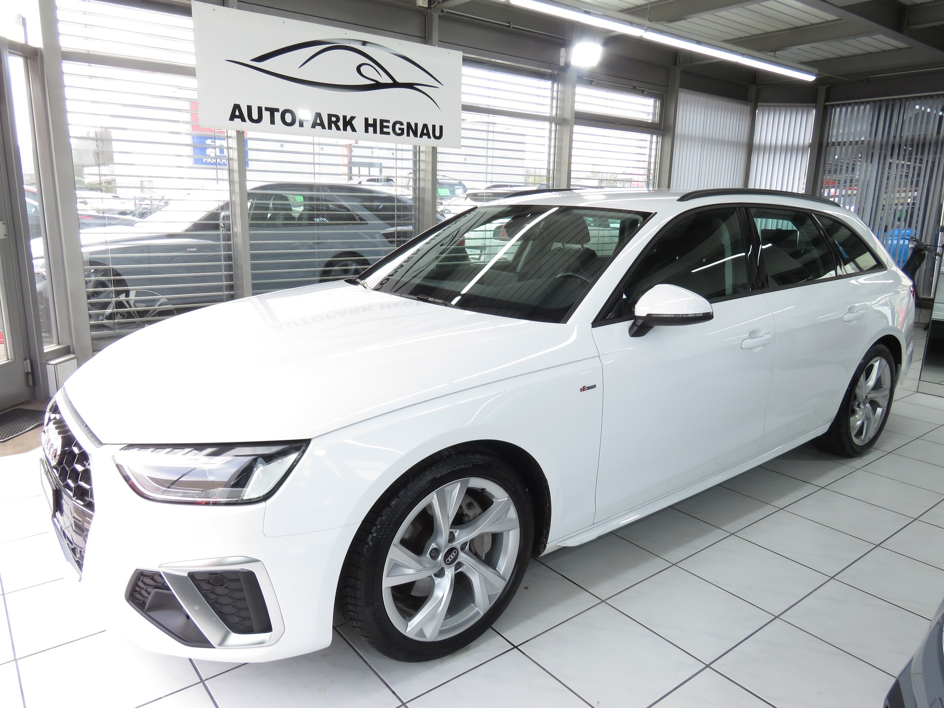 AUDI A4 Avant 40 TDI S line Attraction Quattro S-tronic (Automat)-image-0