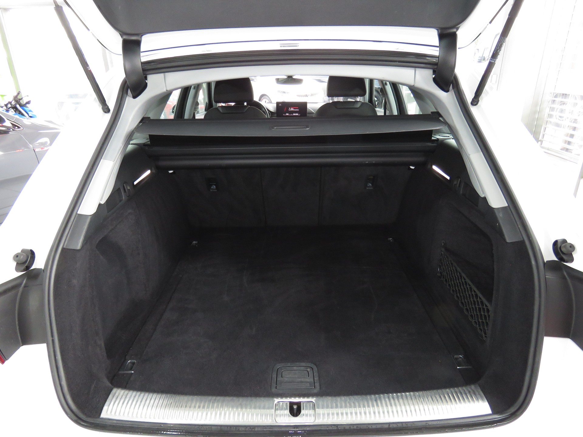 AUDI A4 Avant 40 TDI S line Attraction Quattro S-tronic (Automat)-image-9