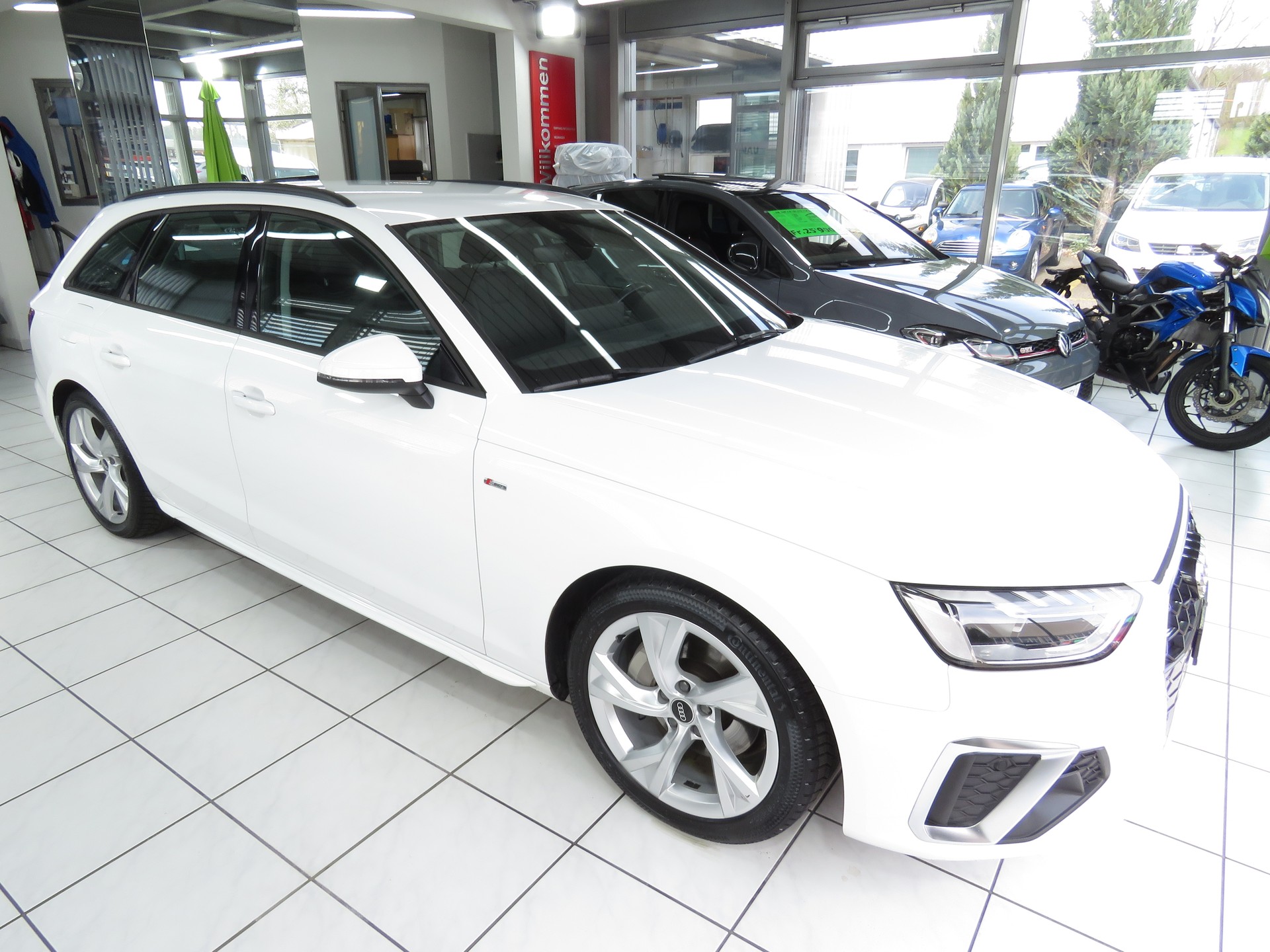 AUDI A4 Avant 40 TDI S line Attraction Quattro S-tronic (Automat)-image-2