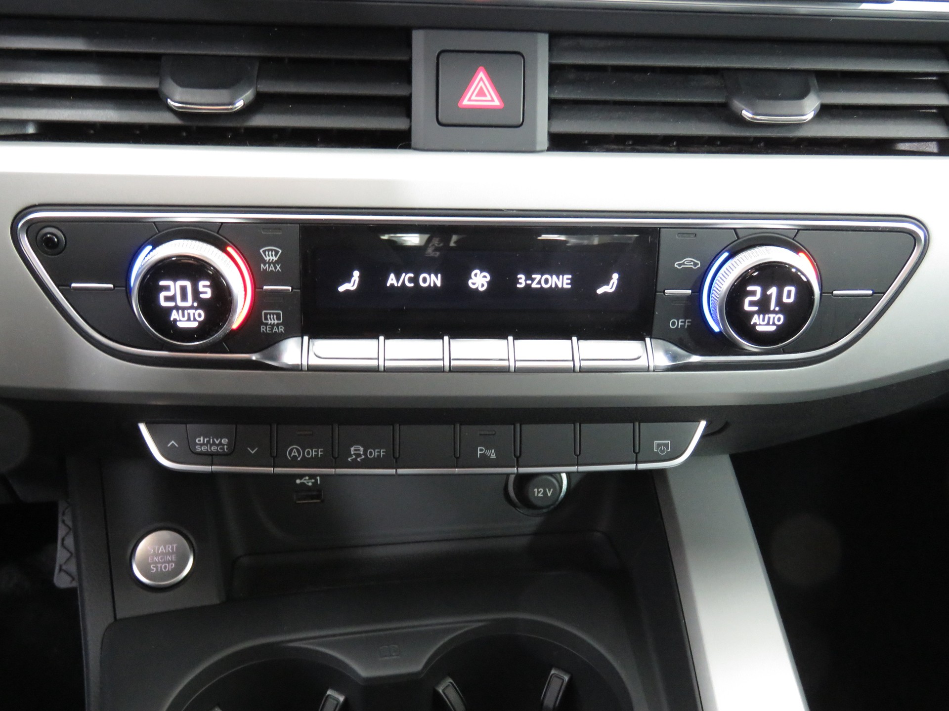 AUDI A4 Avant 40 TDI S line Attraction Quattro S-tronic (Automat)-image-15
