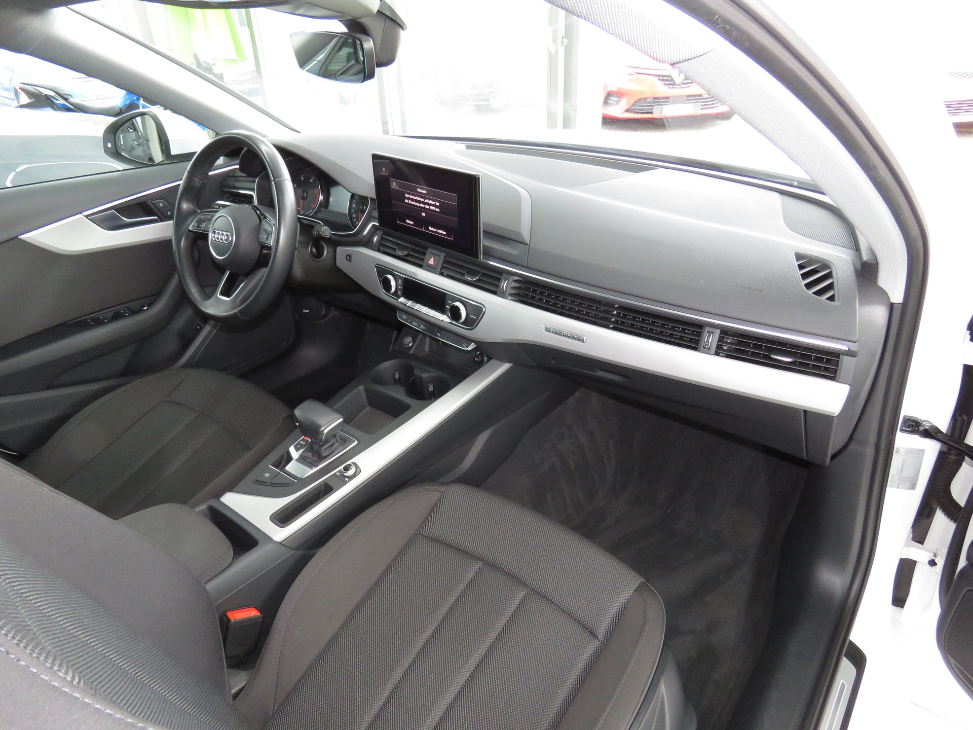 AUDI A4 Avant 40 TDI S line Attraction Quattro S-tronic (Automat)-image-11