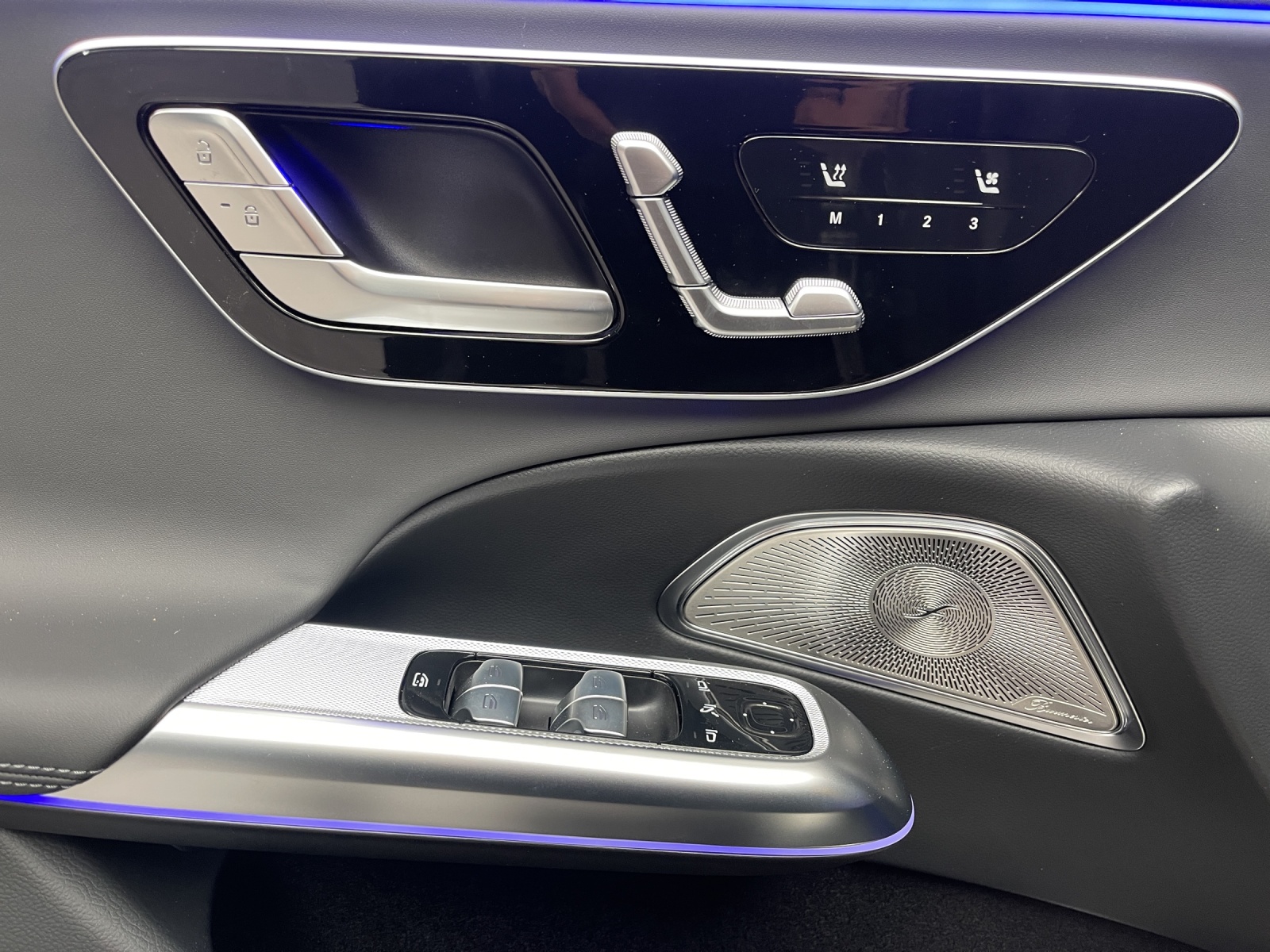 MERCEDES-BENZ E 400 e 4Matic 9G-Tronic-image-11