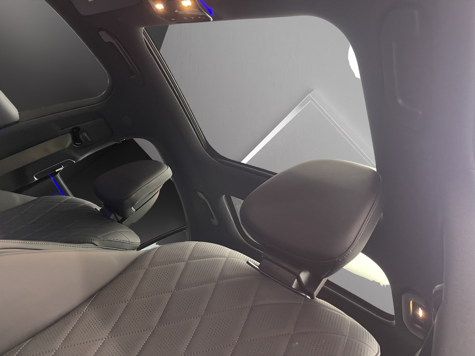 MERCEDES-BENZ E 400 e 4Matic 9G-Tronic-image-10