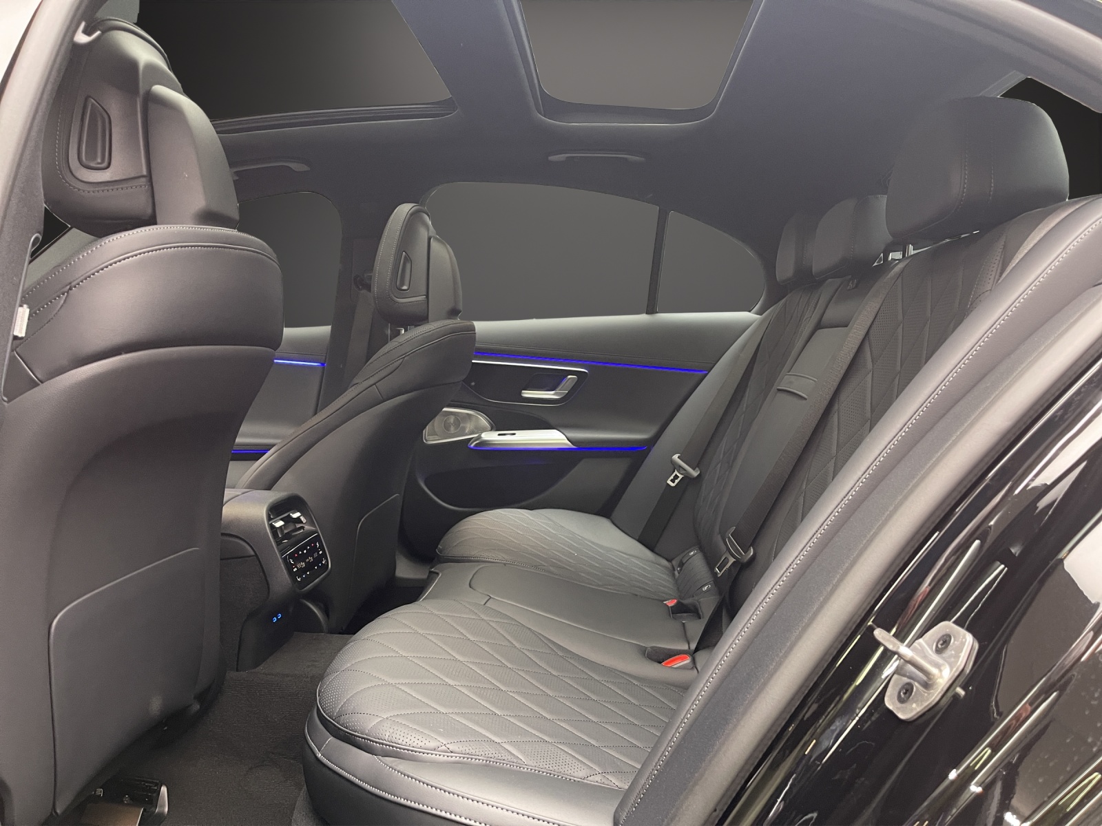 MERCEDES-BENZ E 400 e 4Matic 9G-Tronic-image-9