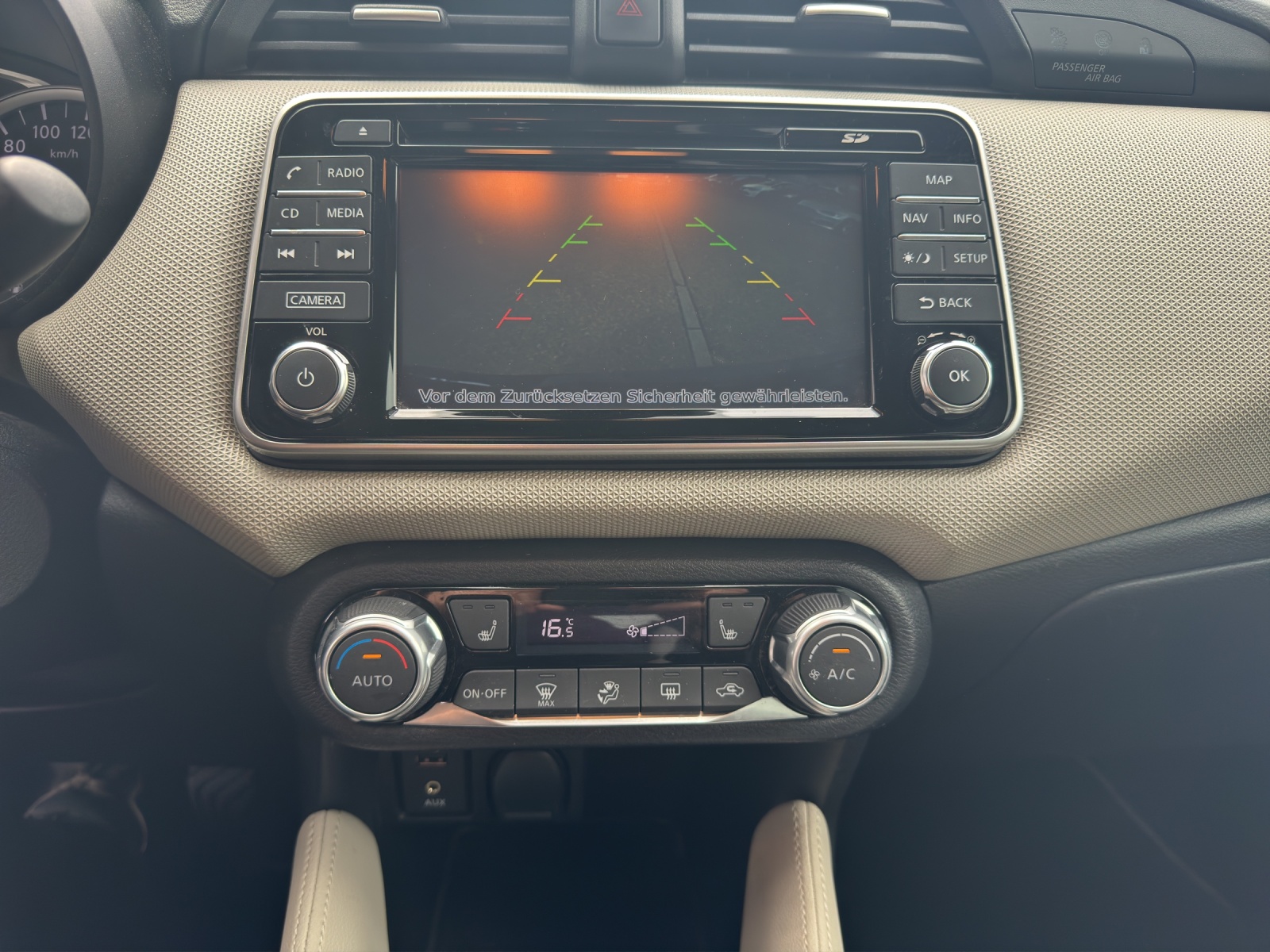NISSAN Micra 0.9 IG-T n-connecta-image-16