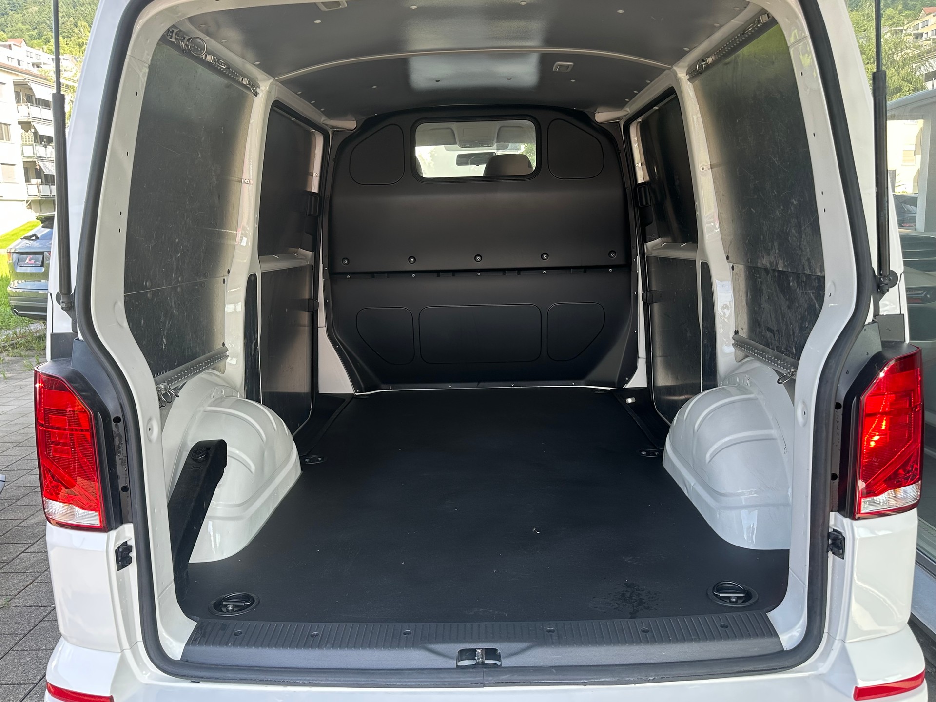 VW T6.1 2.0 TDI-image-5