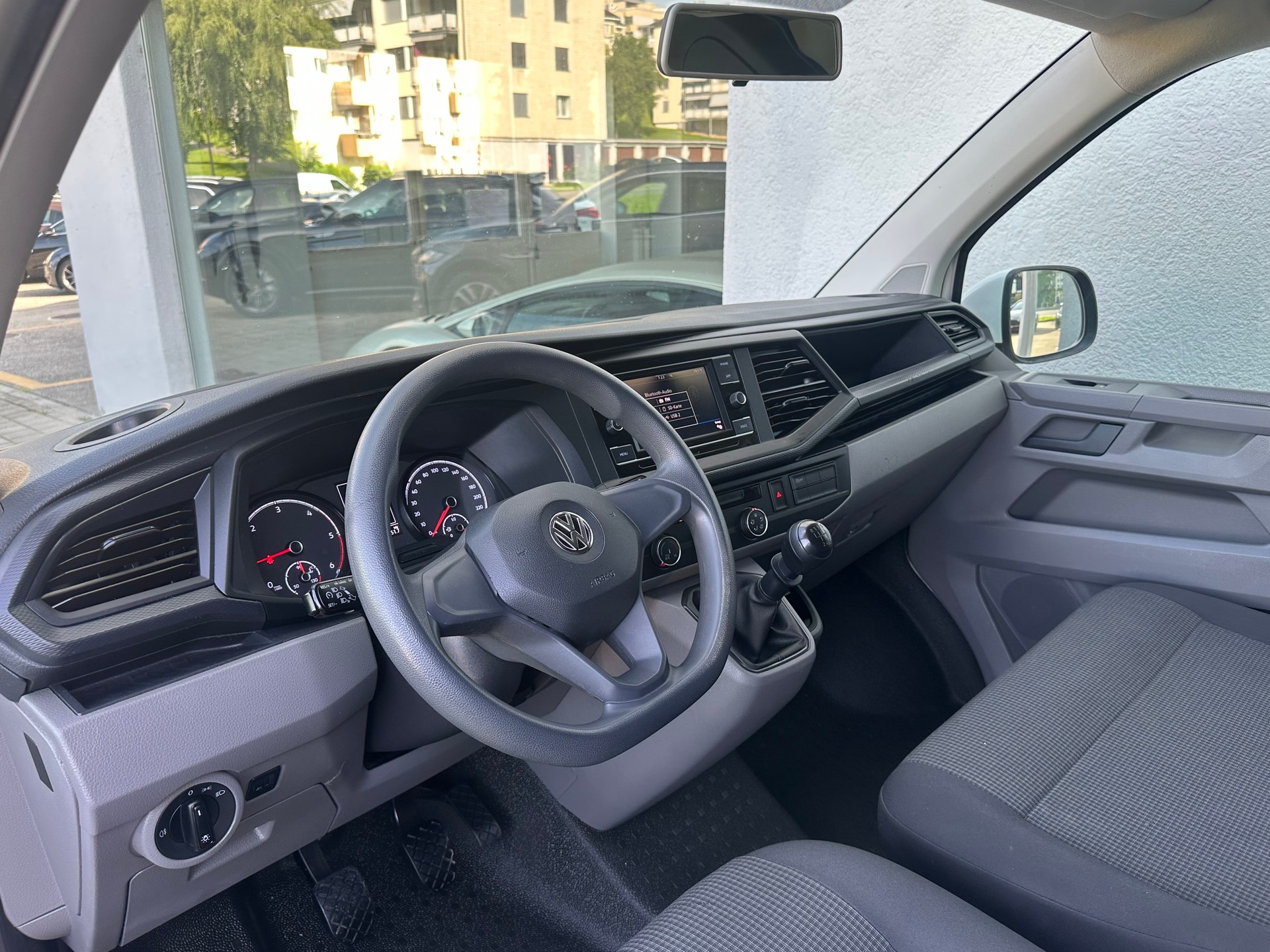 VW T6.1 2.0 TDI-image-9