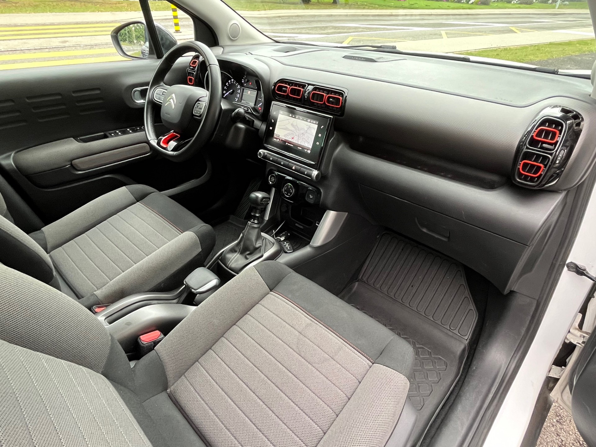 CITROEN C3 Aircross 1.2i Shine-image-4