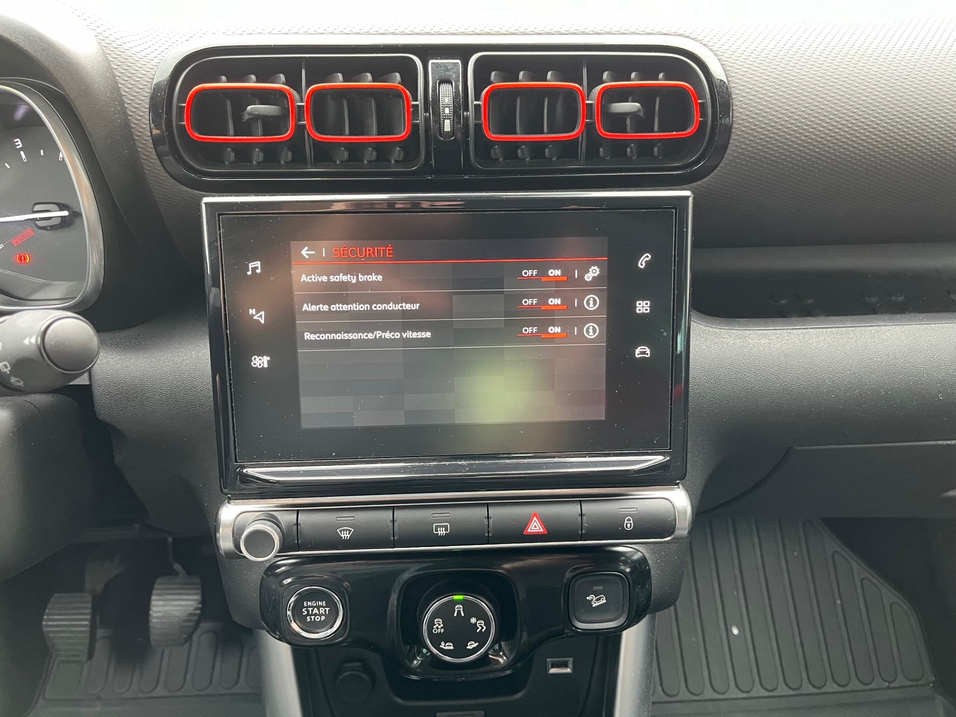 CITROEN C3 Aircross 1.2i Shine-image-22