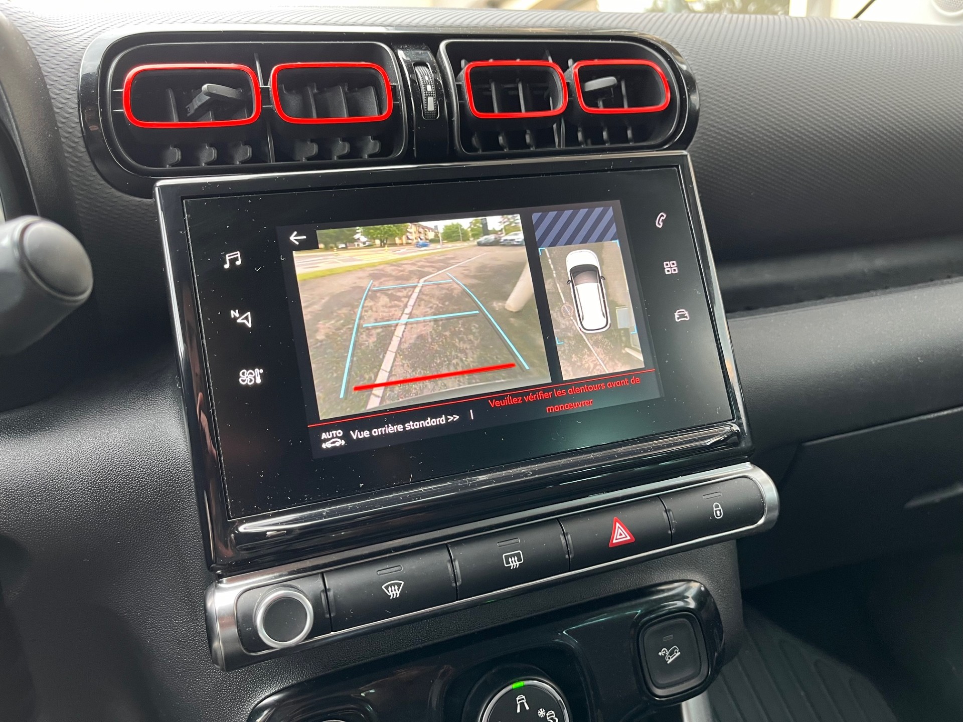 CITROEN C3 Aircross 1.2i Shine-image-17