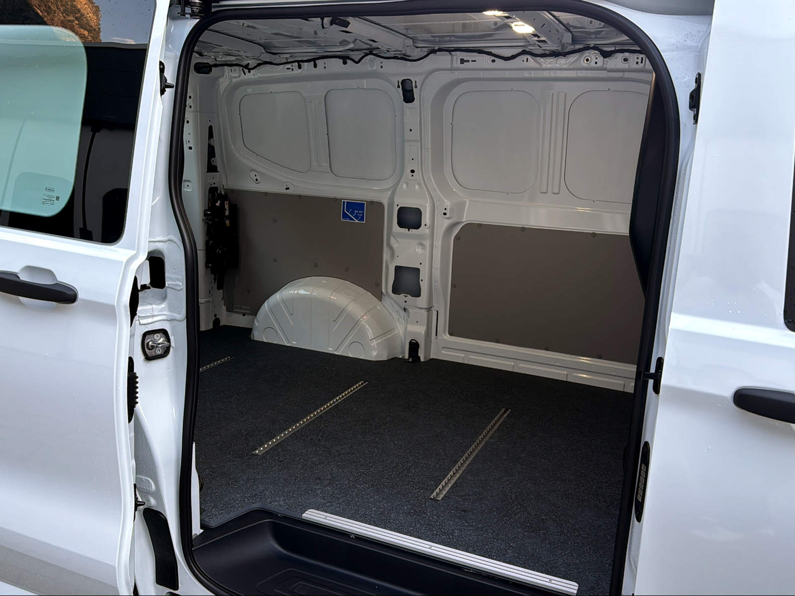 VW Transporter 2.0 TDI 4Motion Automat-image-10