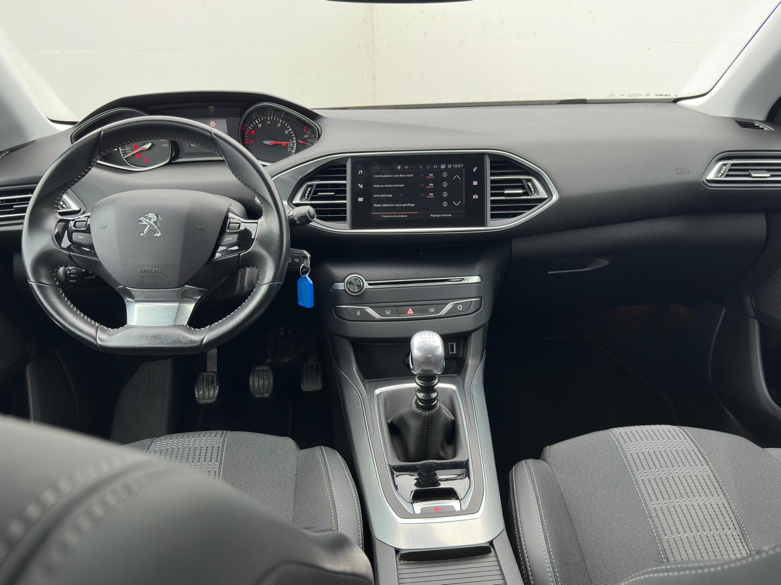 PEUGEOT 308 1.2 Pure Tech Allure-image-8