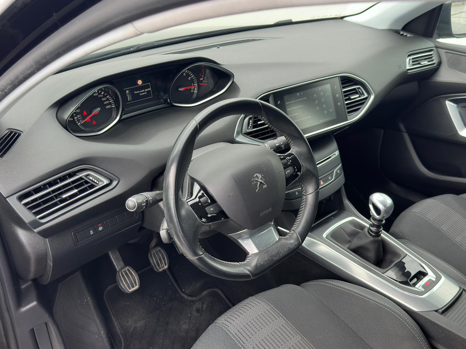 PEUGEOT 308 1.2 Pure Tech Allure-image-7