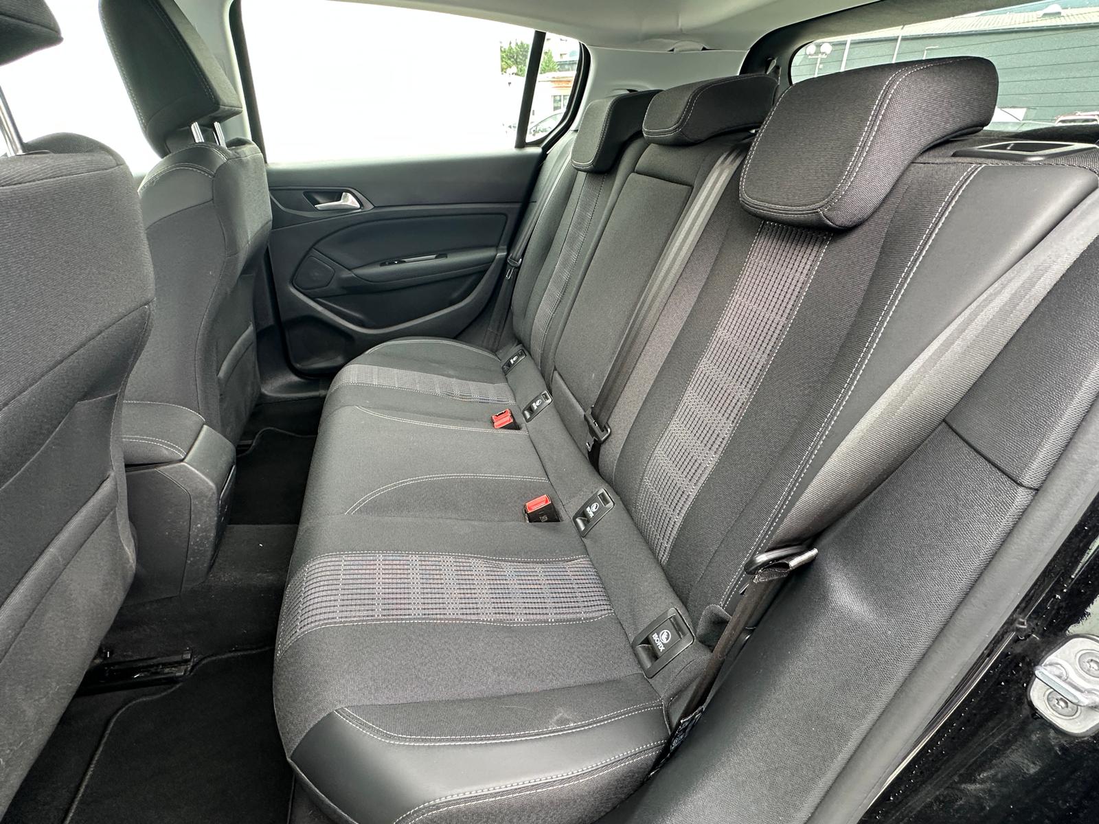 PEUGEOT 308 1.2 Pure Tech Allure-image-6