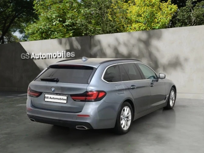 BMW 520d xDrive 48V Touring Steptronic-image-3