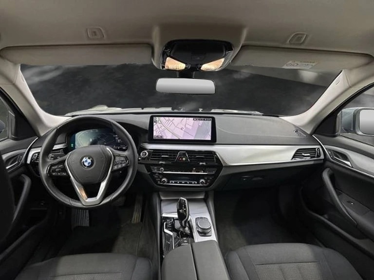 BMW 520d xDrive 48V Touring Steptronic-image-4