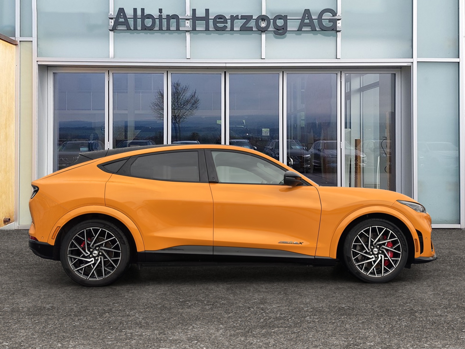 FORD Mustang Mach-E Extended GT AWD-image-4
