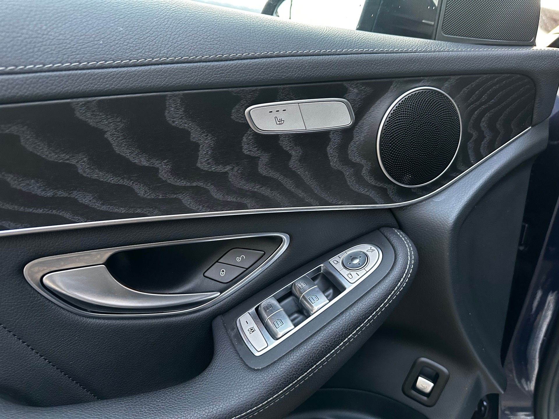 MERCEDES-BENZ GLC 250 d AMG Line 4Matic 9G-Tronic-image-10