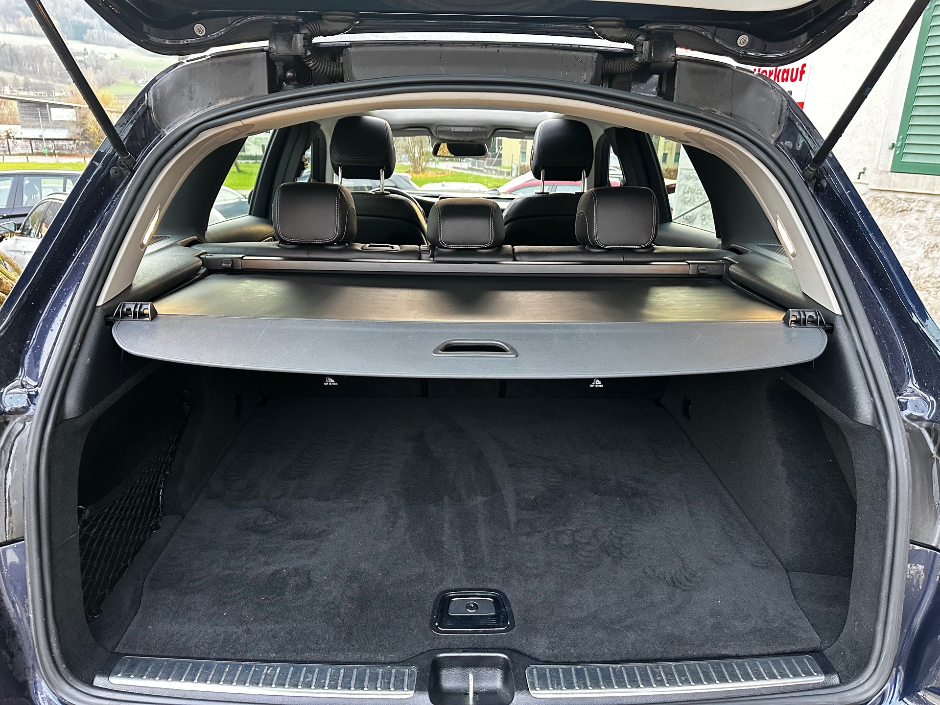 MERCEDES-BENZ GLC 250 d AMG Line 4Matic 9G-Tronic-image-12