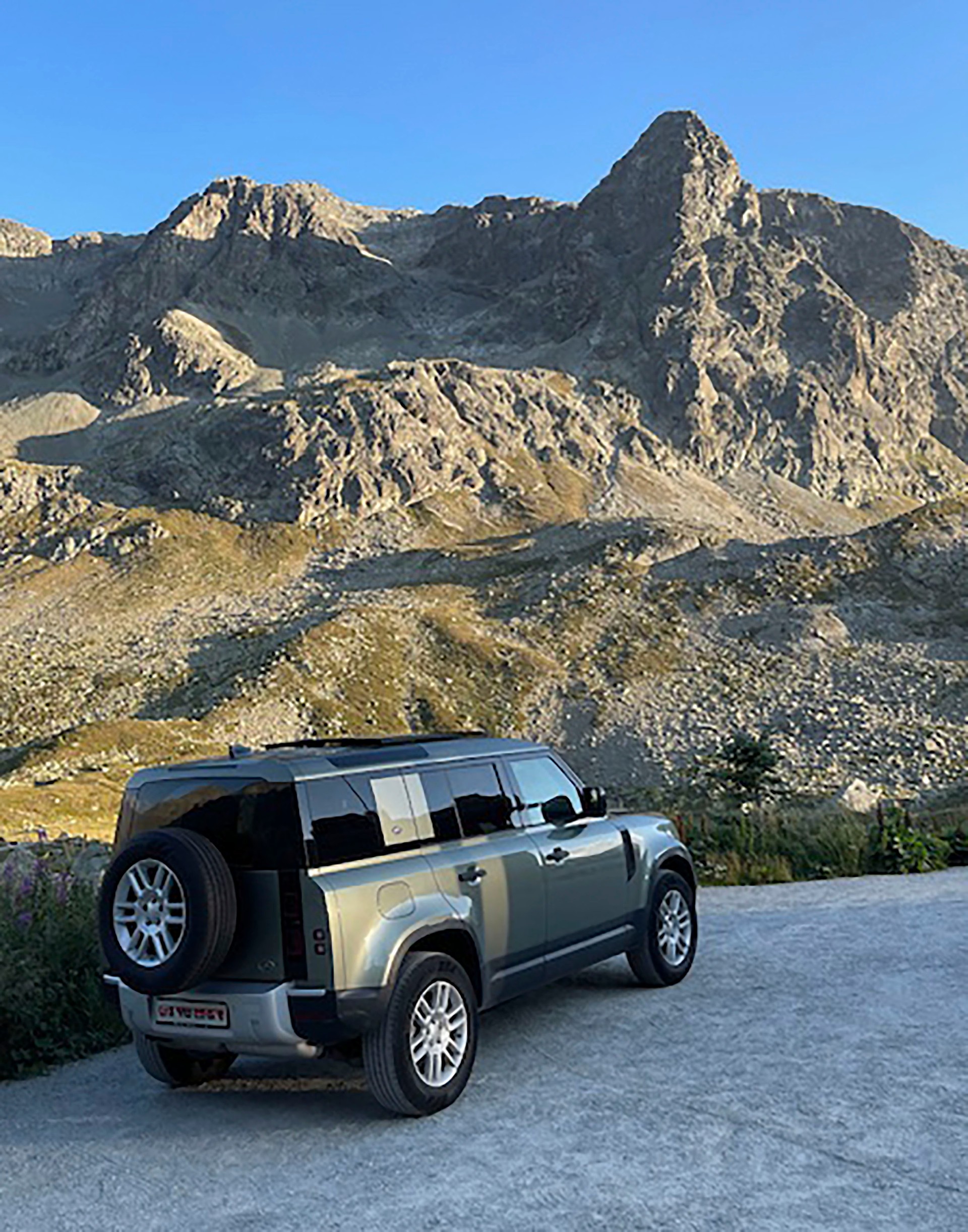 LAND ROVER Defender 110 D200 SD4 S AT8-image-4