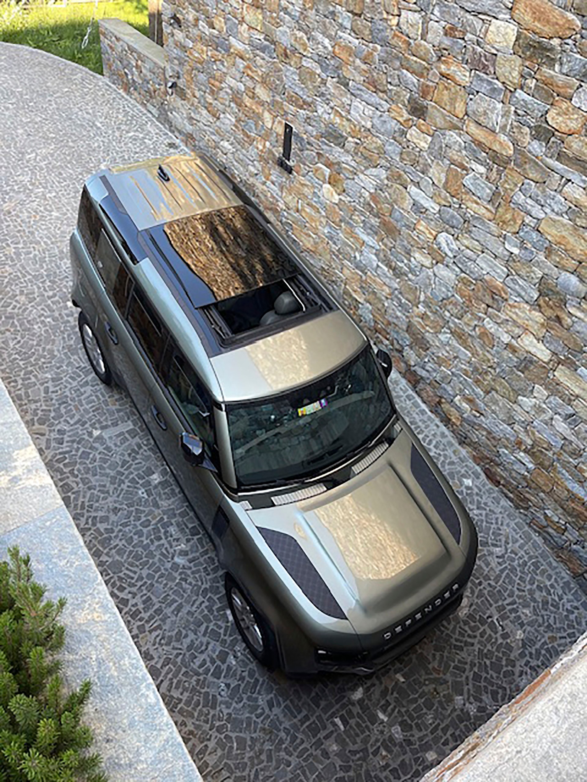 LAND ROVER Defender 110 D200 SD4 S AT8-image-3