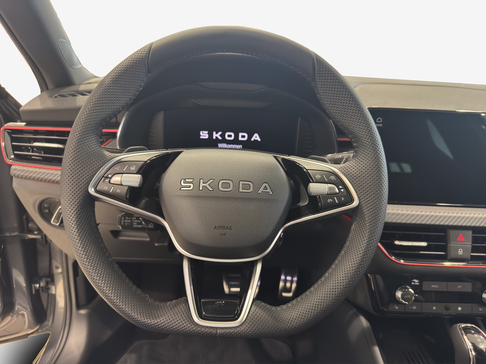 SKODA Kamiq 1.5 TSI Monte Carlo DSG-image-9