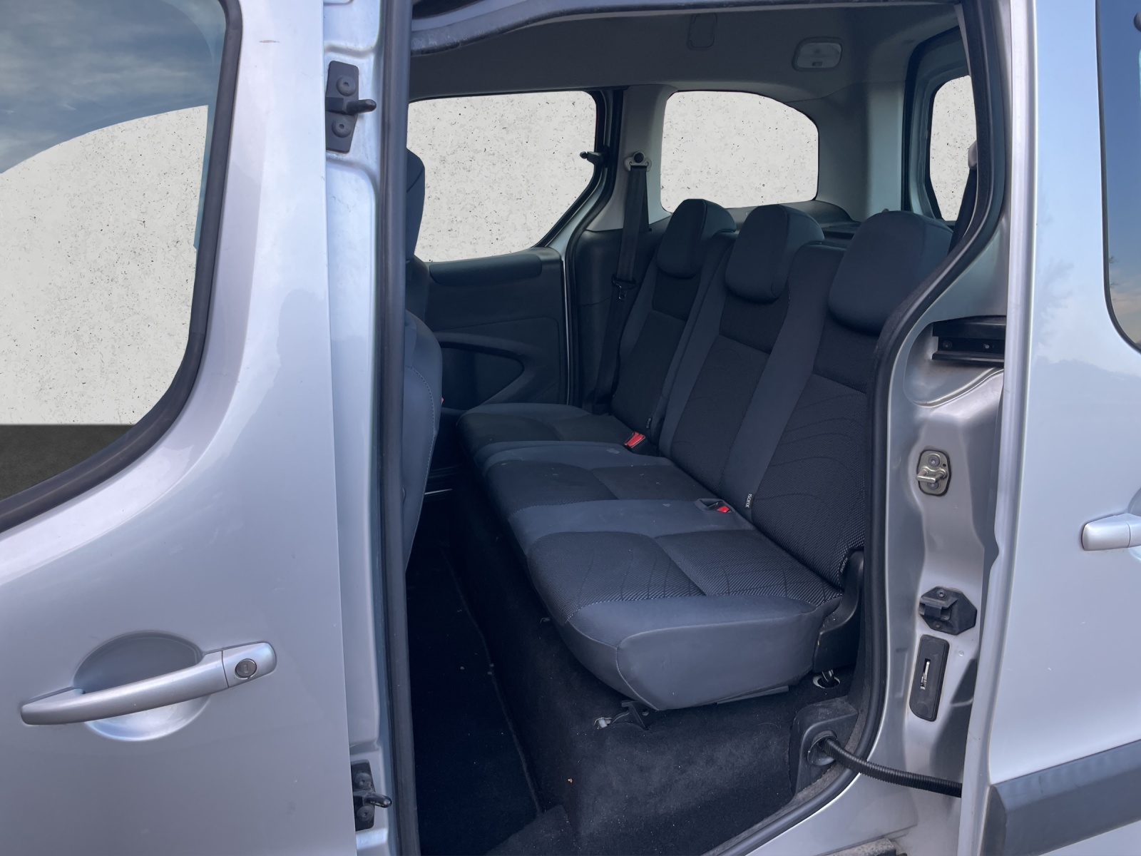 PEUGEOT Partner Tepee 1.6 e-HDI 92 Trendy EGS-image-13
