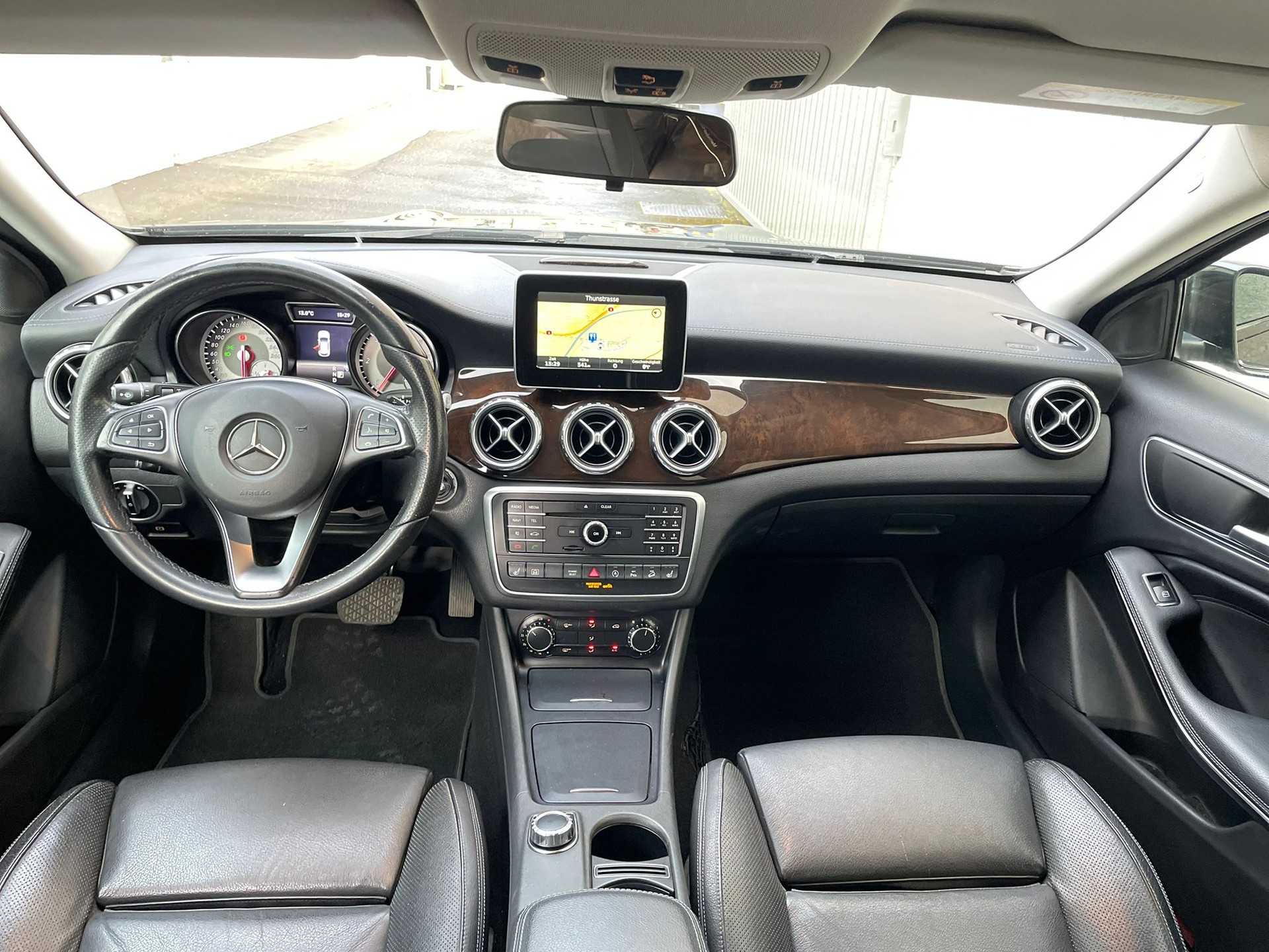 MERCEDES-BENZ GLA 200 CDI Swiss Star Edition 4Matic 7G-DCT-image-8